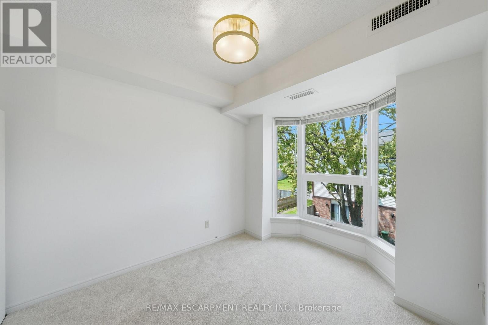 303 - 416 Limeridge Road E Property Photo 18