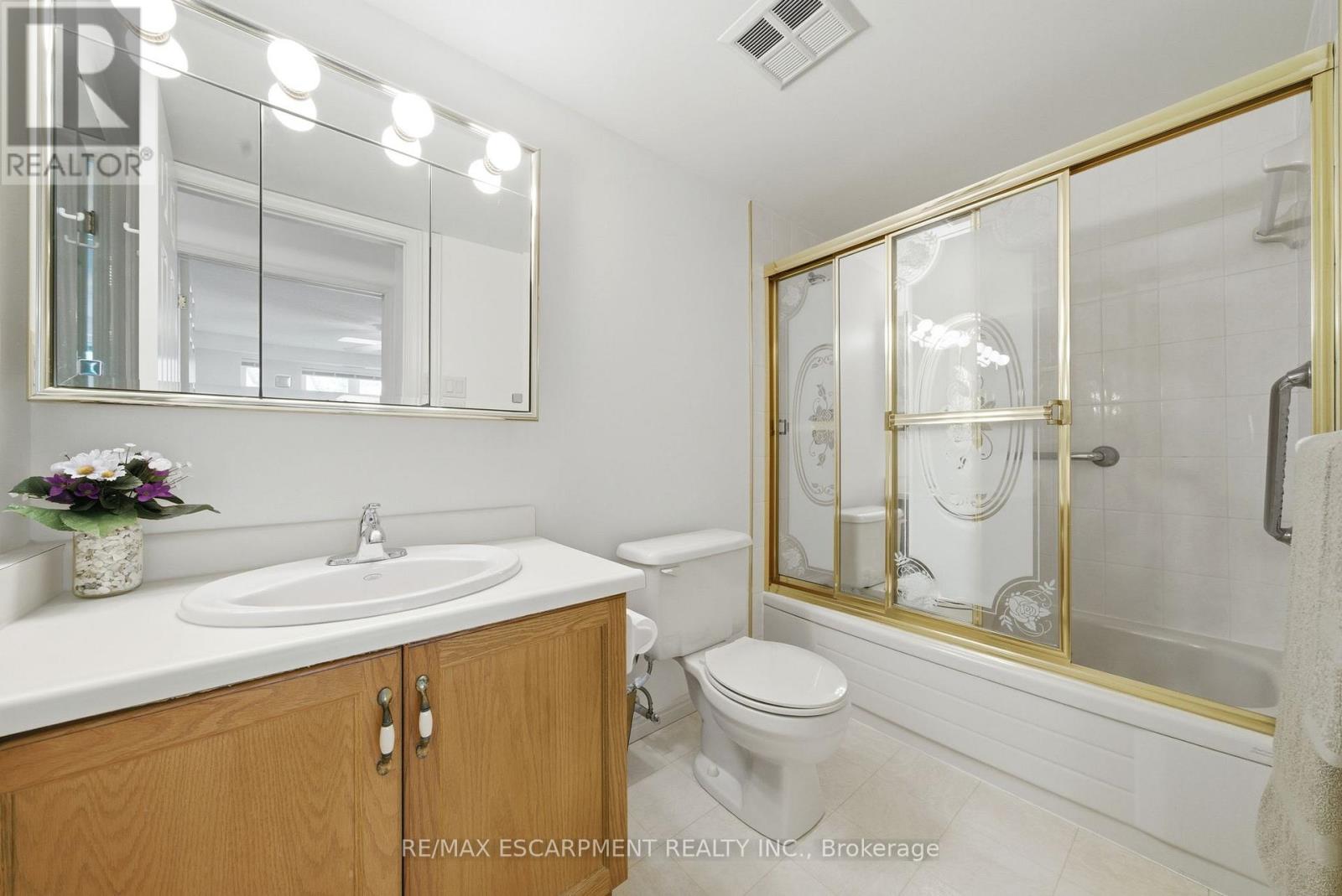 303 - 416 Limeridge Road E Property Photo 28