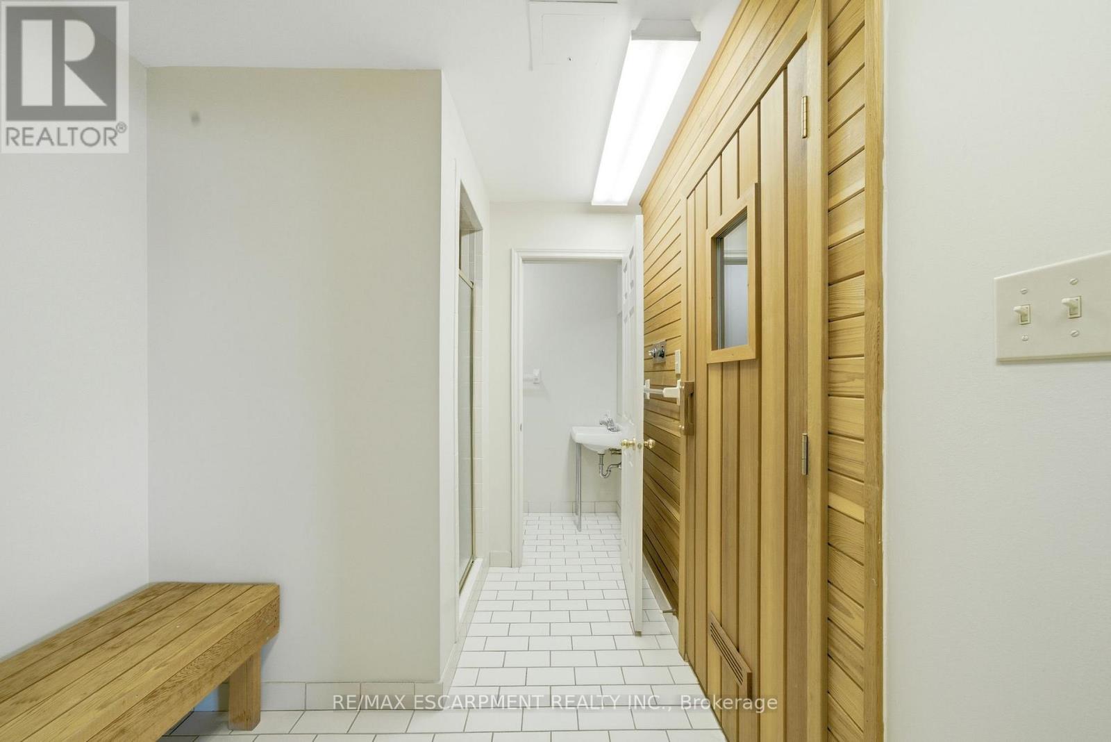 303 - 416 Limeridge Road E Property Photo 34