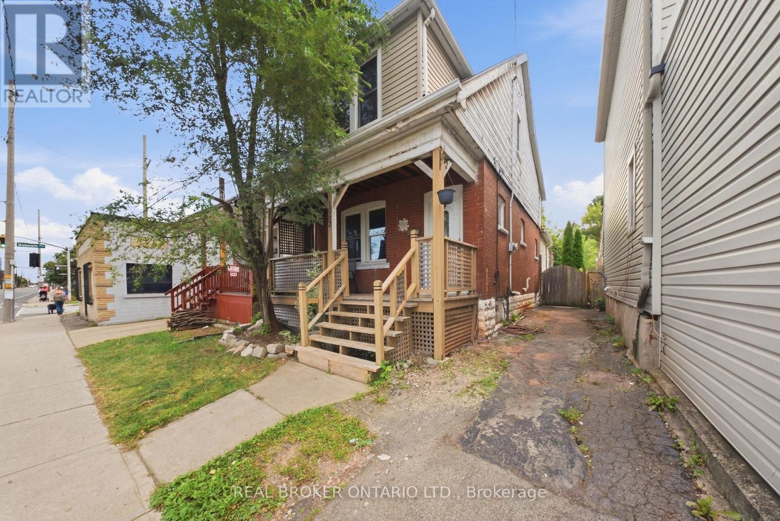 1082 CANNON STREET E Property Photo 1