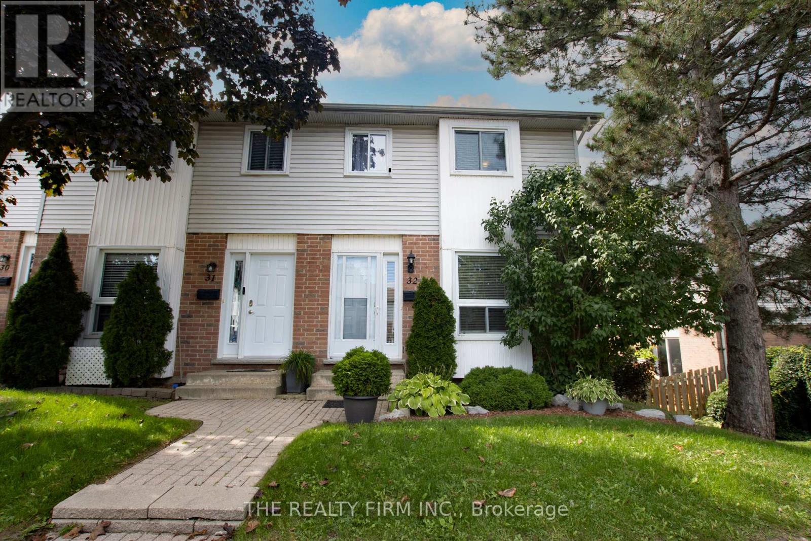 32 - 110 Deveron Crescent Property Photo 1