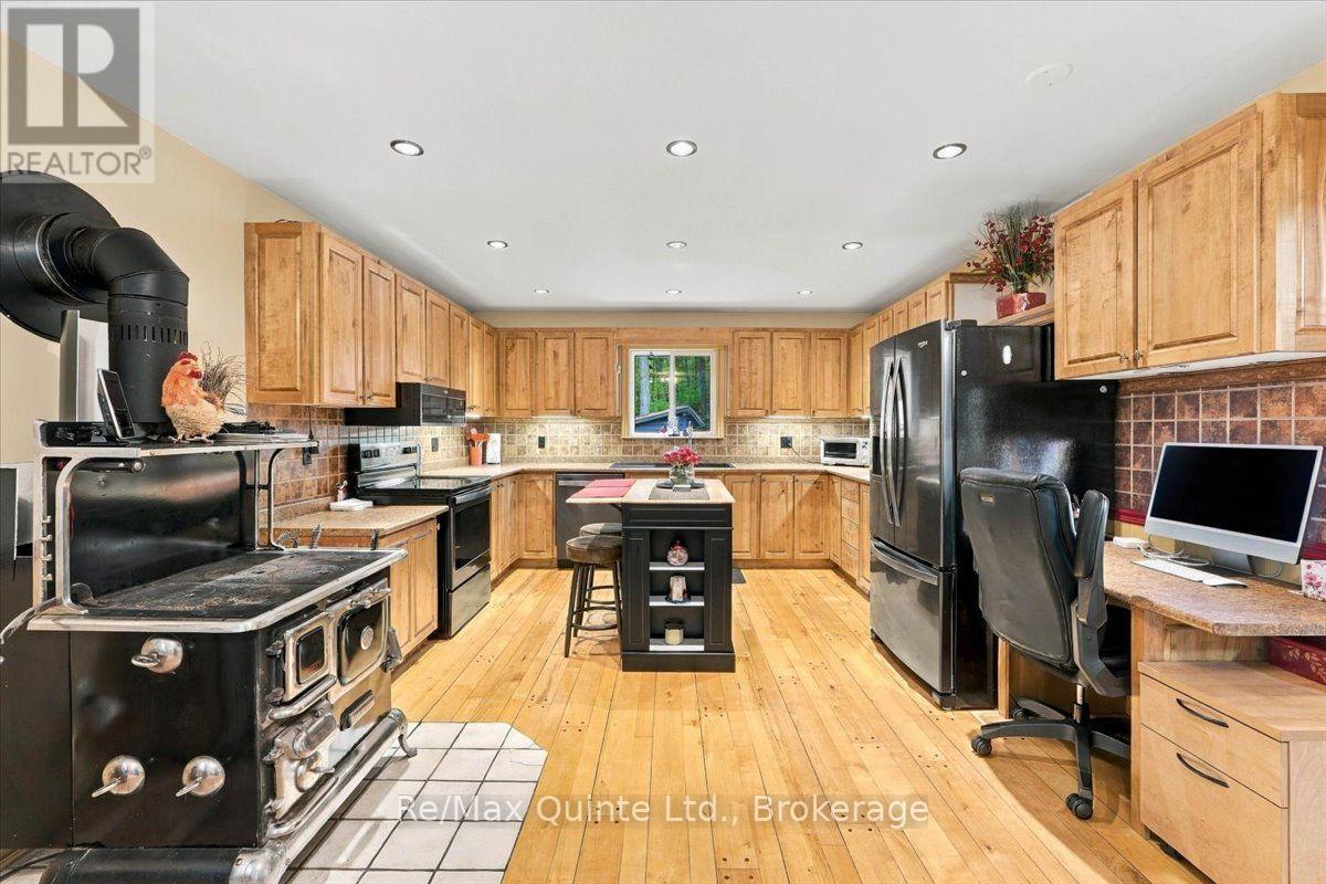 578 Old Apsley Road Property Photo 9