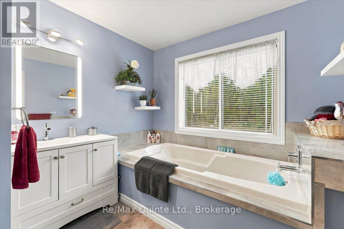 578 Old Apsley Road Property Photo 28