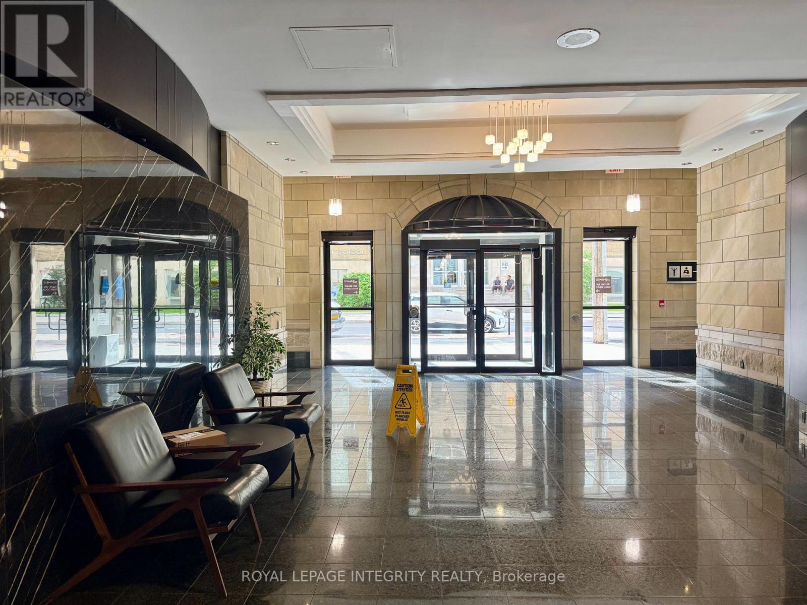 211 - 435 ALBERT STREET Property Photo 1