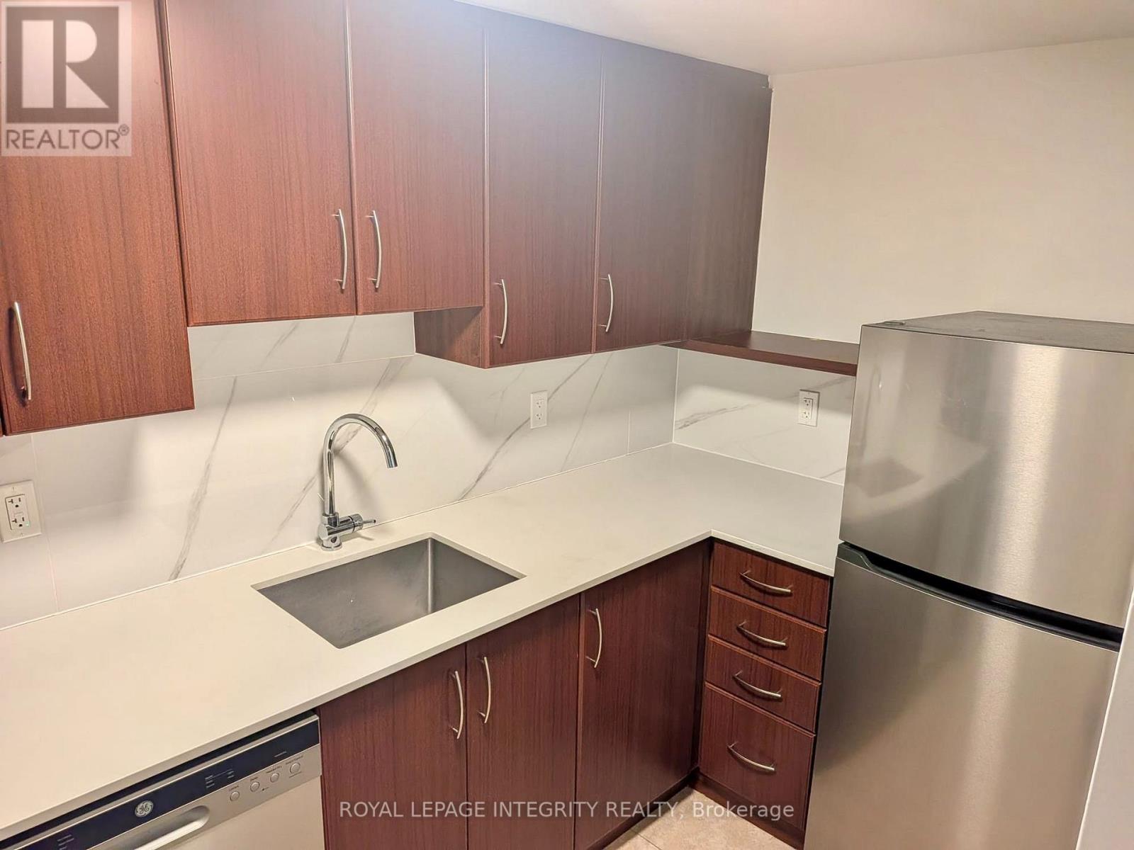 211 - 435 Albert Street Property Photo 13