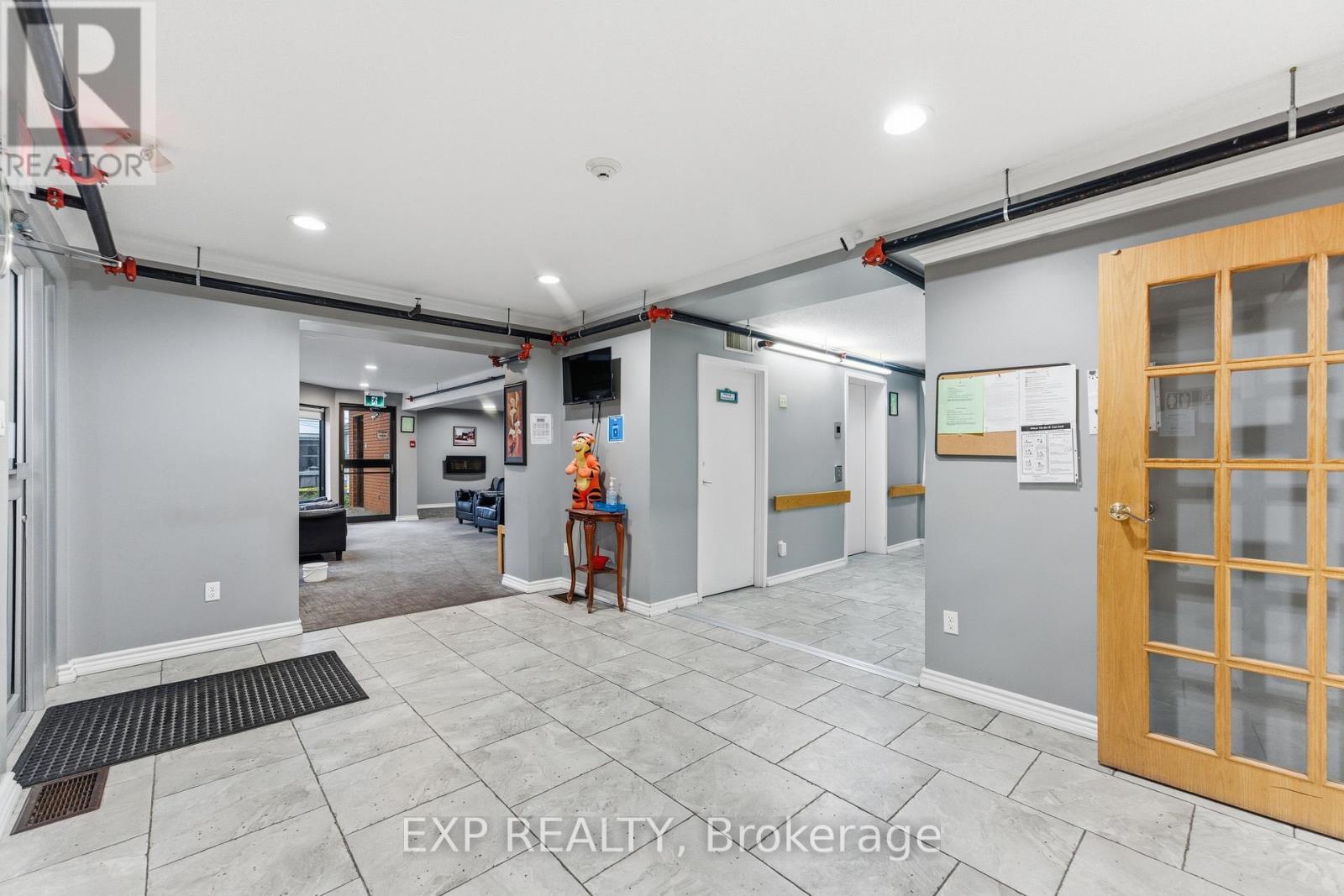 2526 Laurier Street Property Photo 8