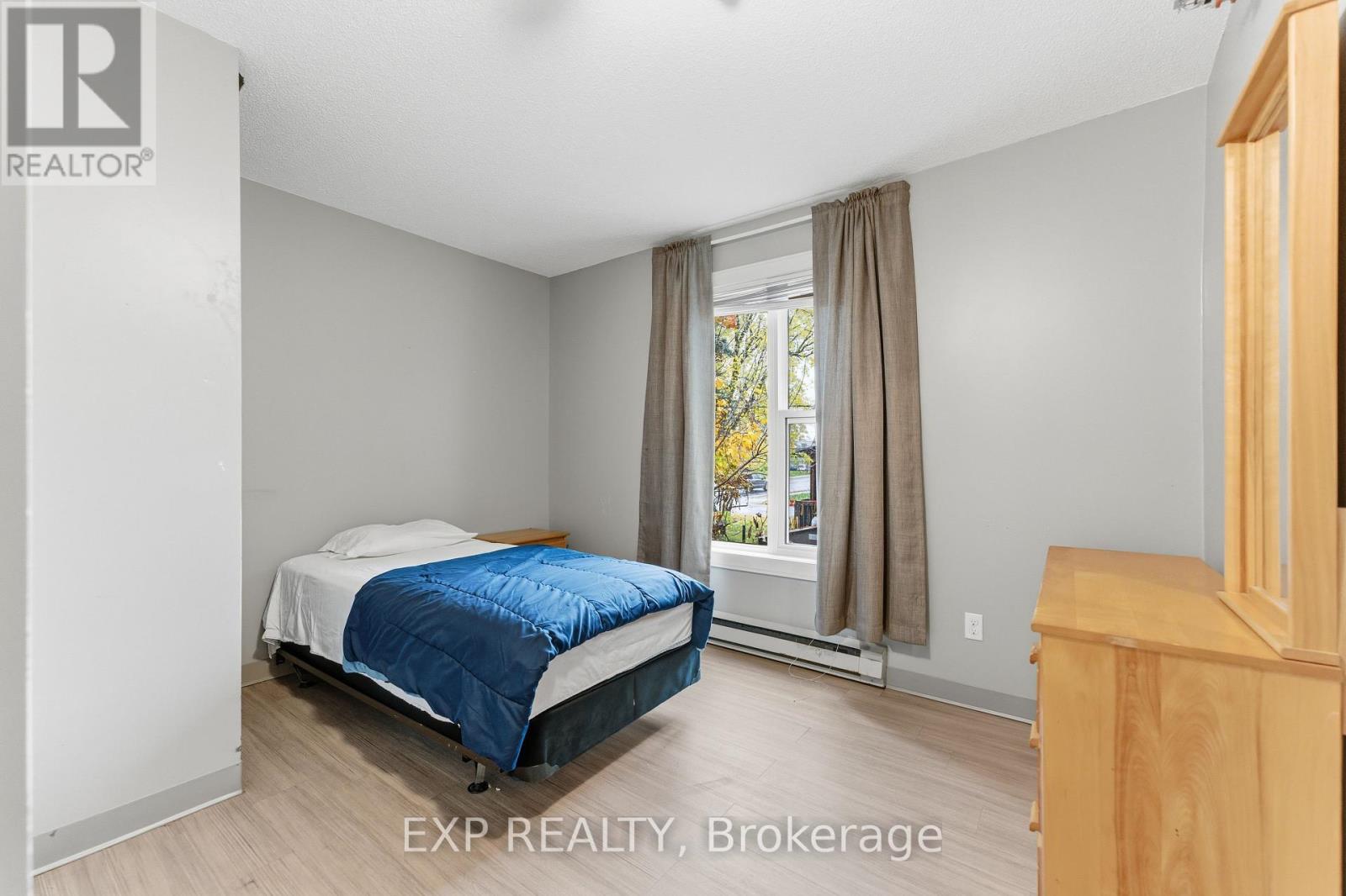 2526 Laurier Street Property Photo 17