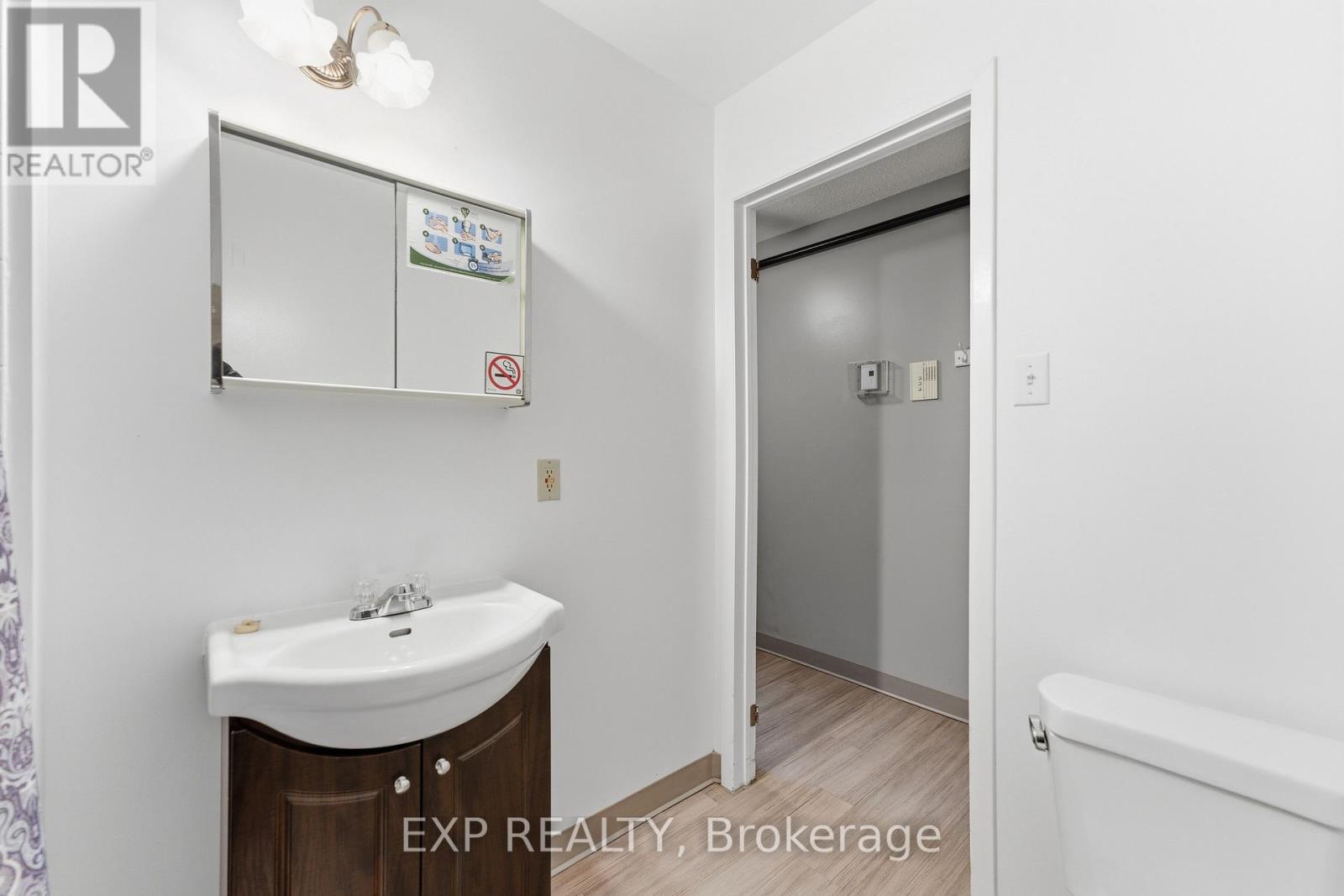 2526 Laurier Street Property Photo 20