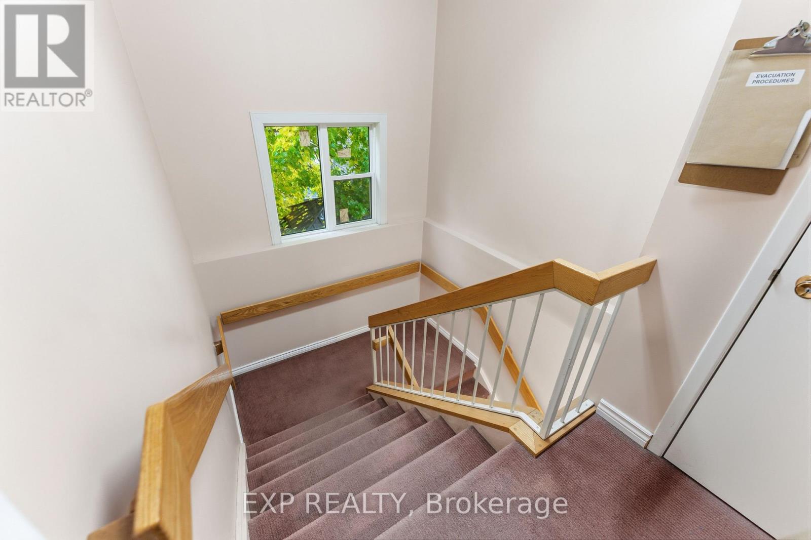 2526 Laurier Street Property Photo 23