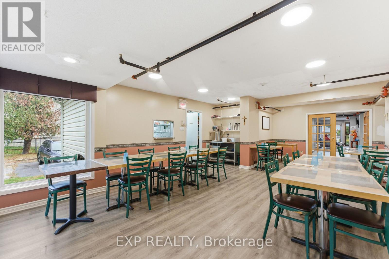 2526 Laurier Street Property Photo 27