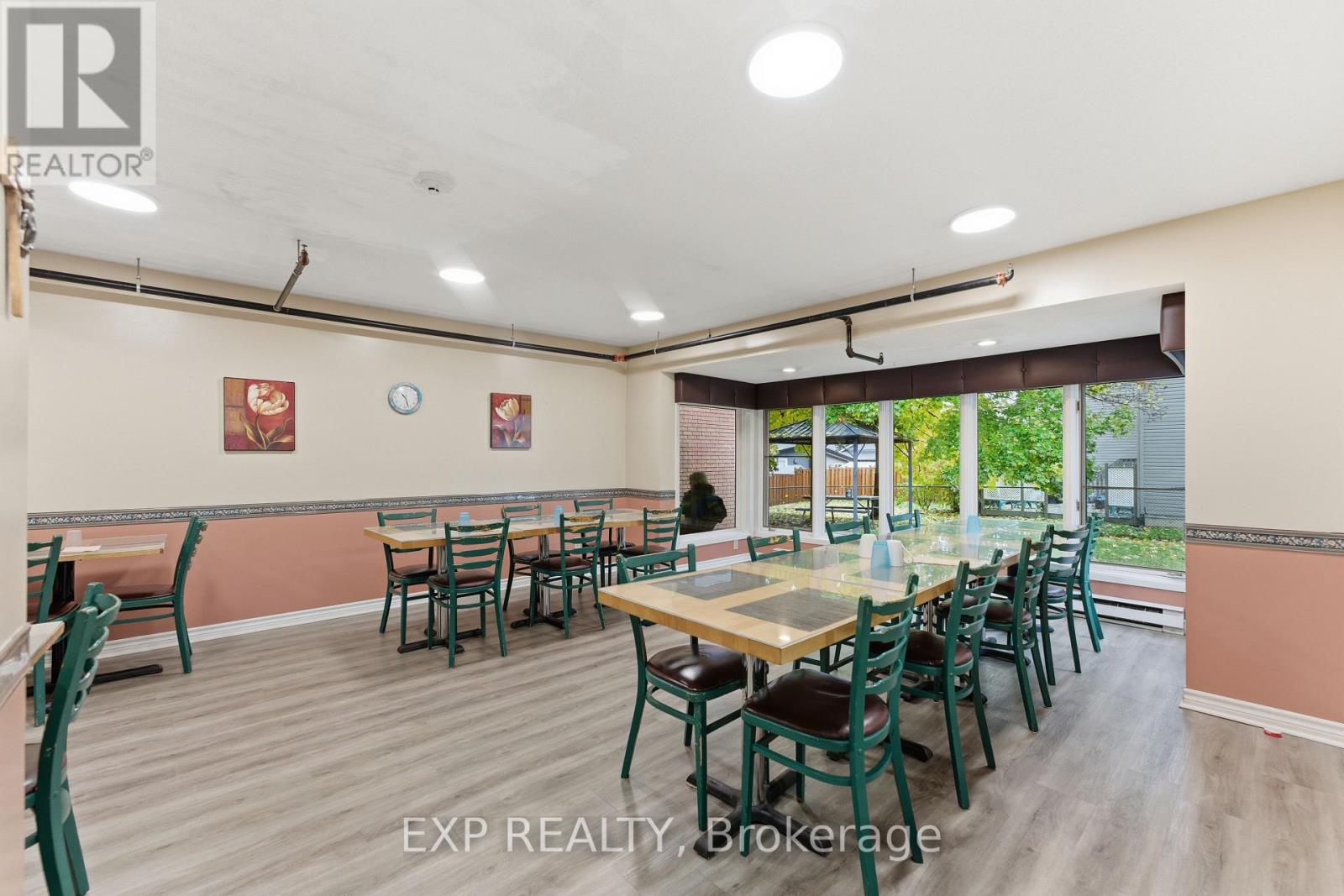 2526 Laurier Street Property Photo 29