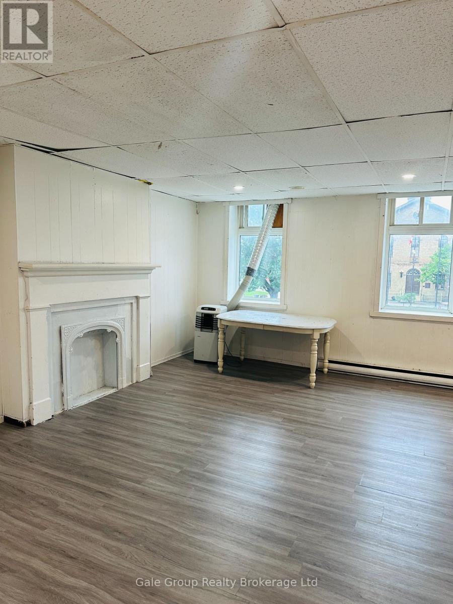 5 - 457 DUNDAS STREET