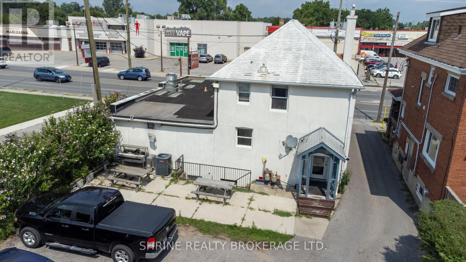 1487 Dundas Street Property Photo 4