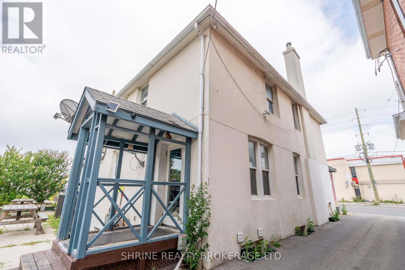 1487 Dundas Street Property Photo 5