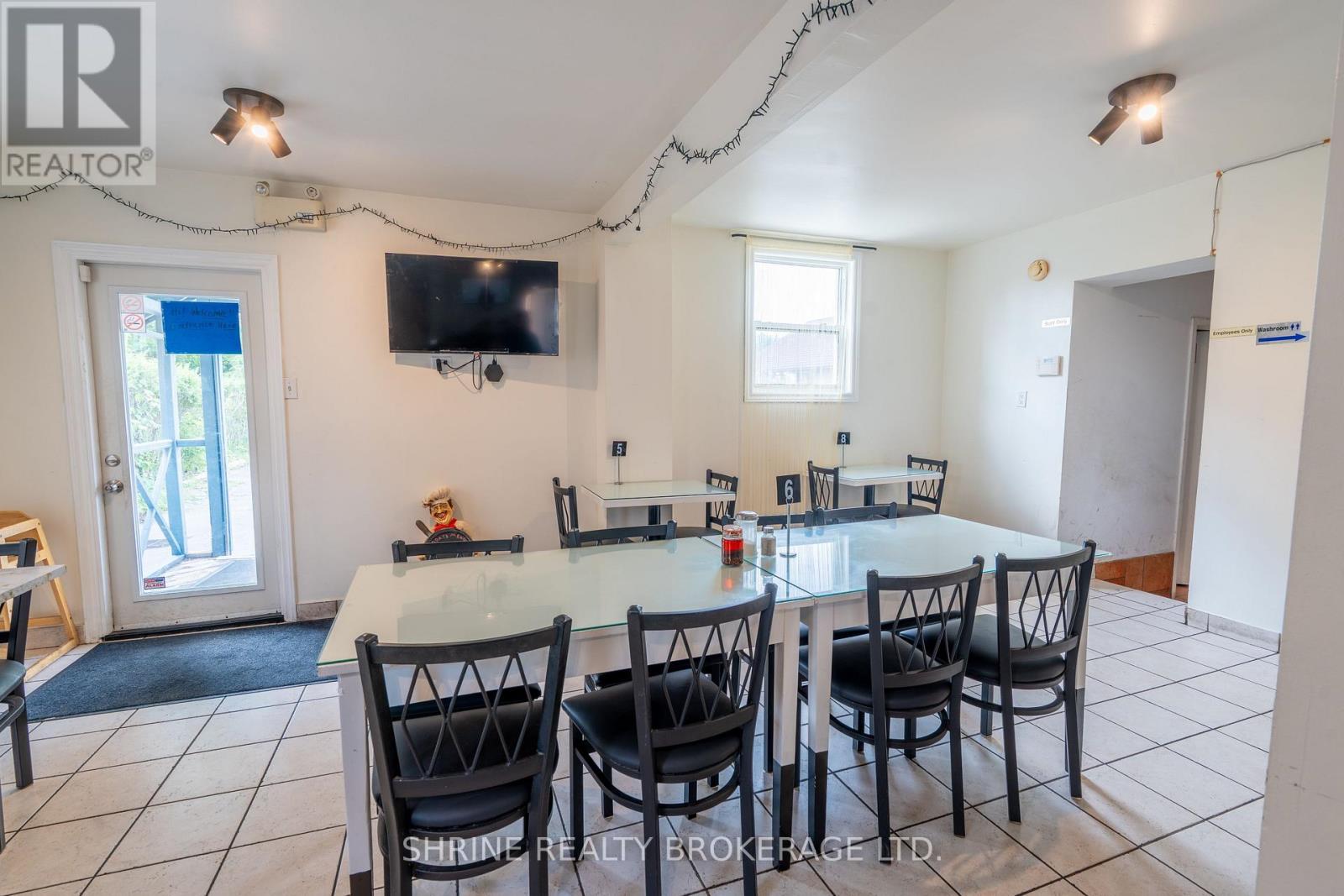 1487 Dundas Street Property Photo 10