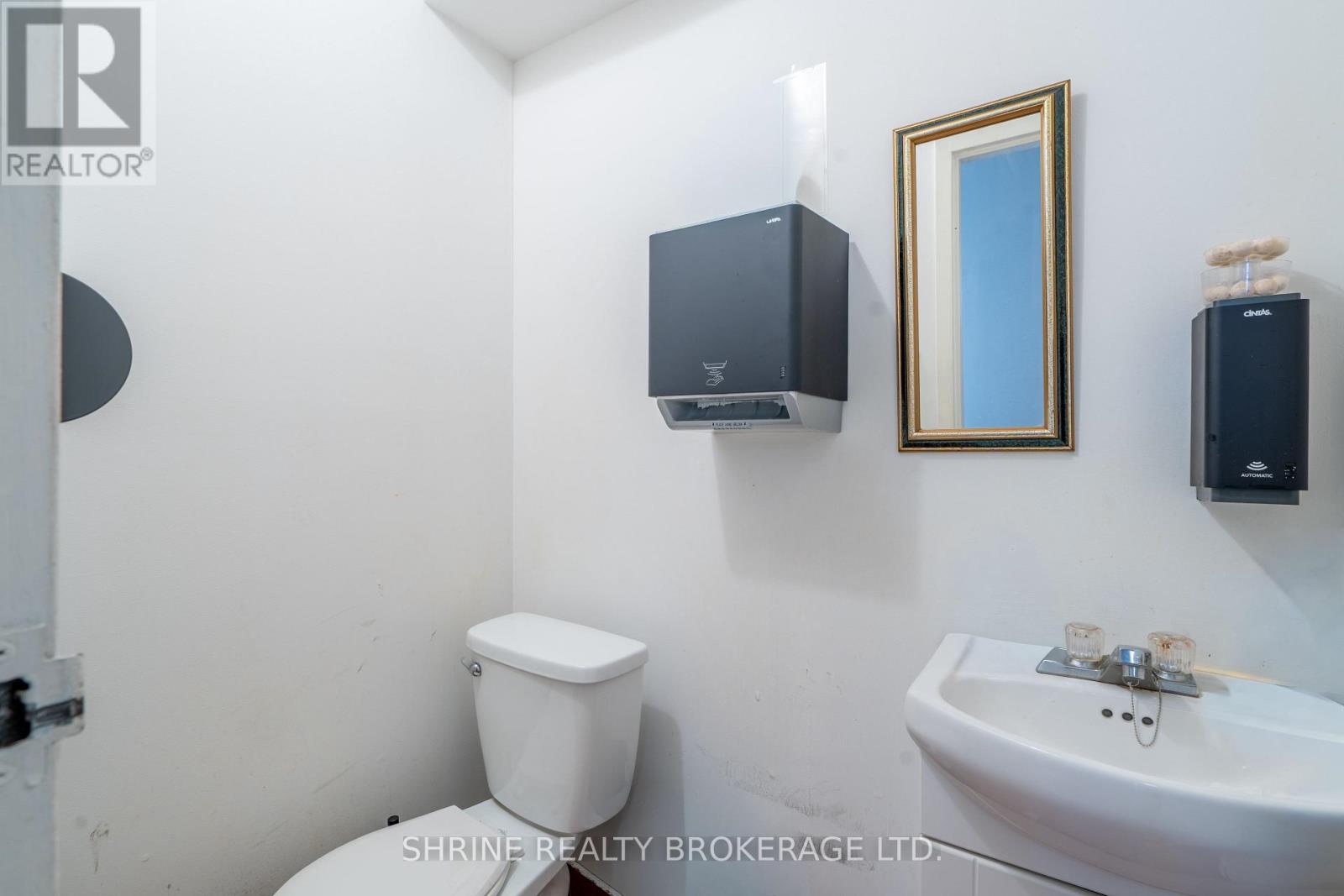 1487 Dundas Street Property Photo 16