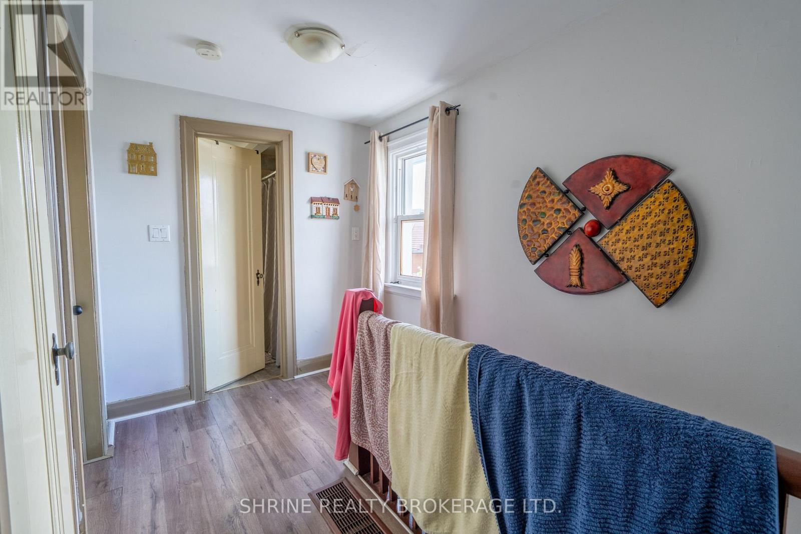 1487 Dundas Street Property Photo 29