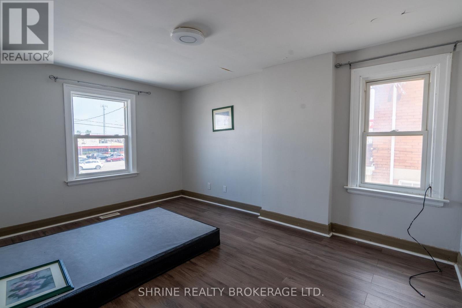 1487 Dundas Street Property Photo 31