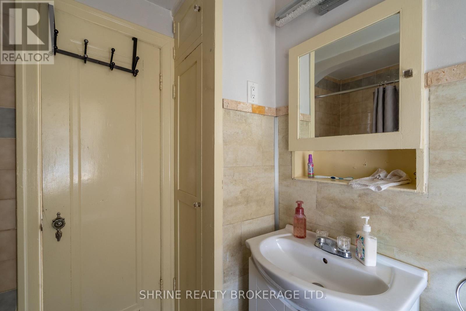 1487 Dundas Street Property Photo 34