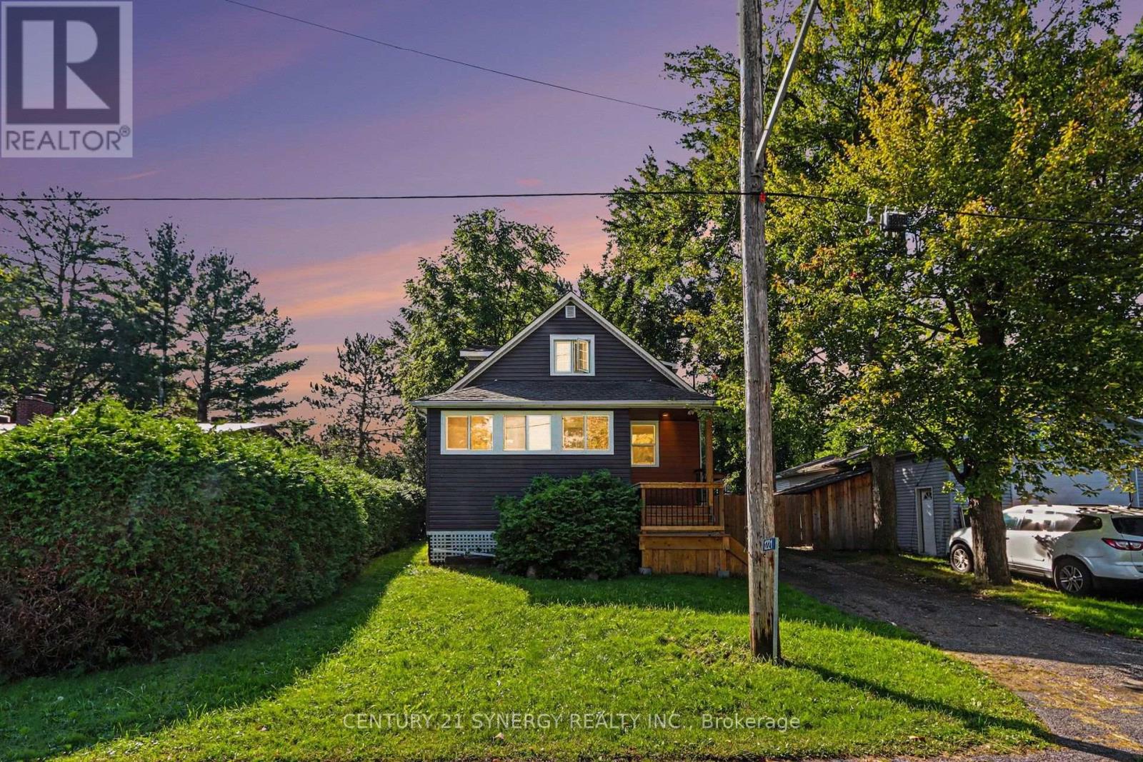 1221 FAIRGREEN AVENUE