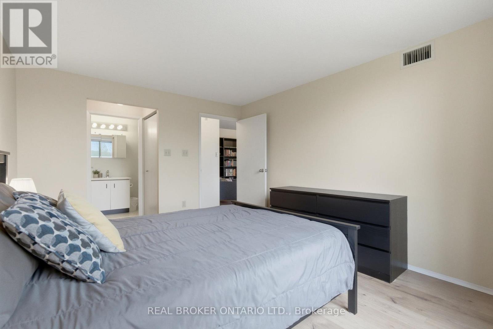 215 - 30 Blue Springs Drive Property Photo 25