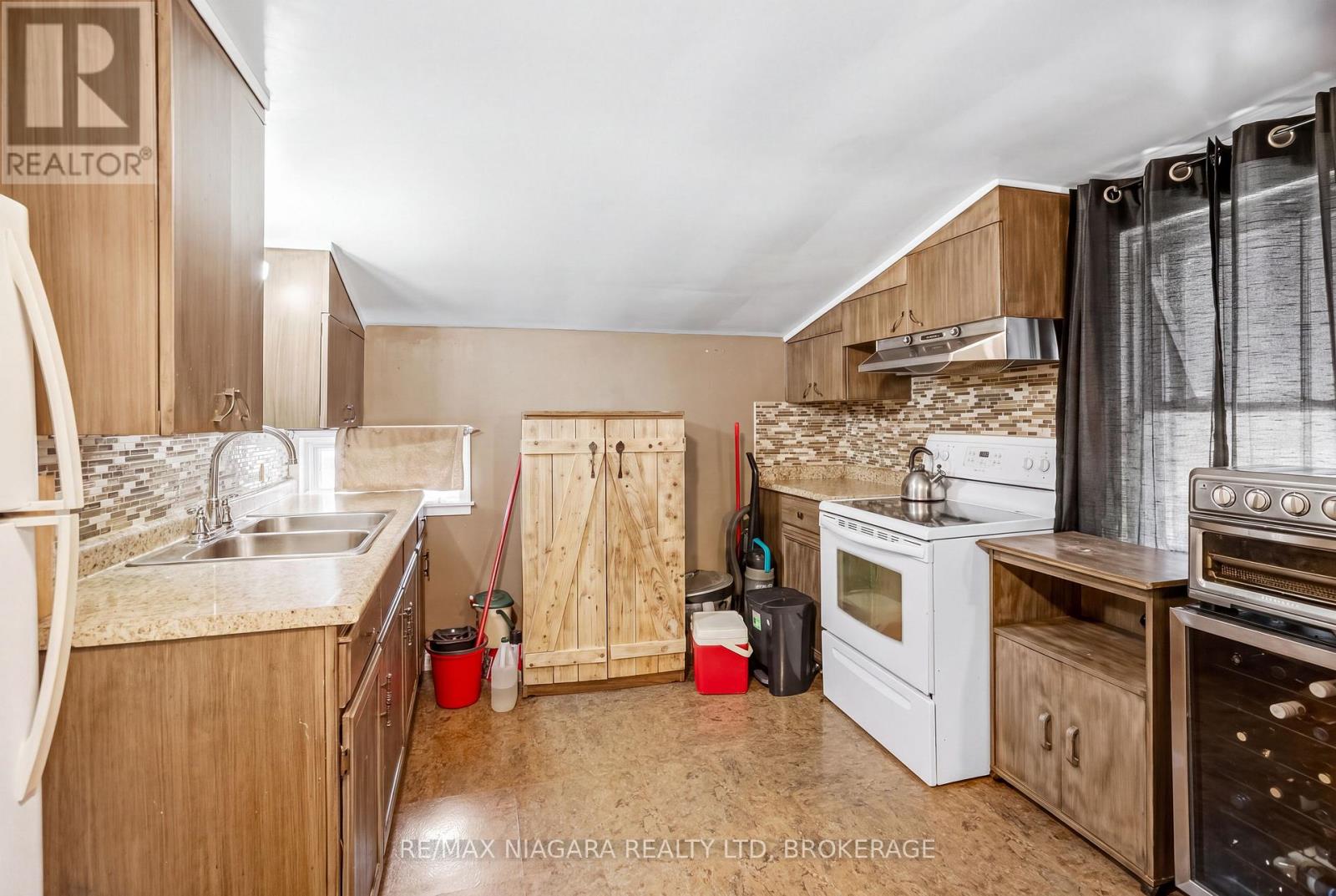 509 Lincoln Street Property Photo 17
