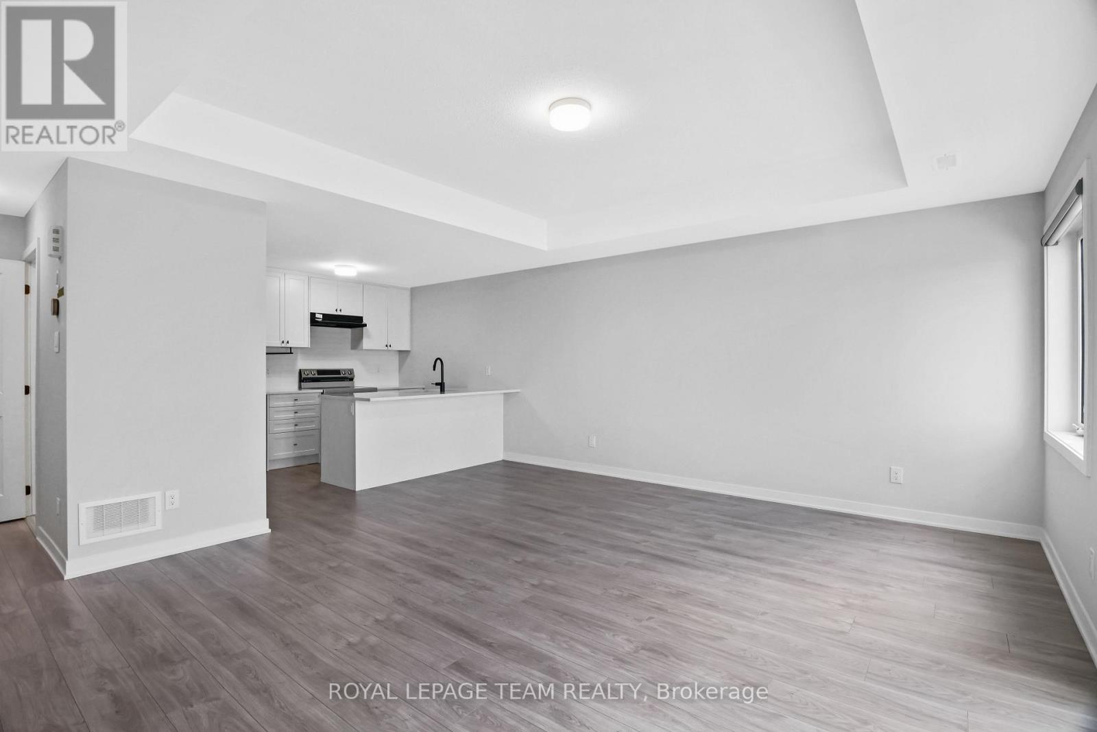 802 Parnian Private Property Photo 6