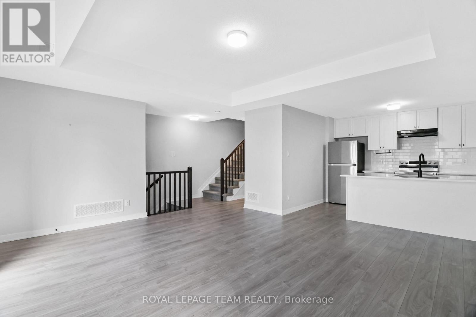 802 Parnian Private Property Photo 8