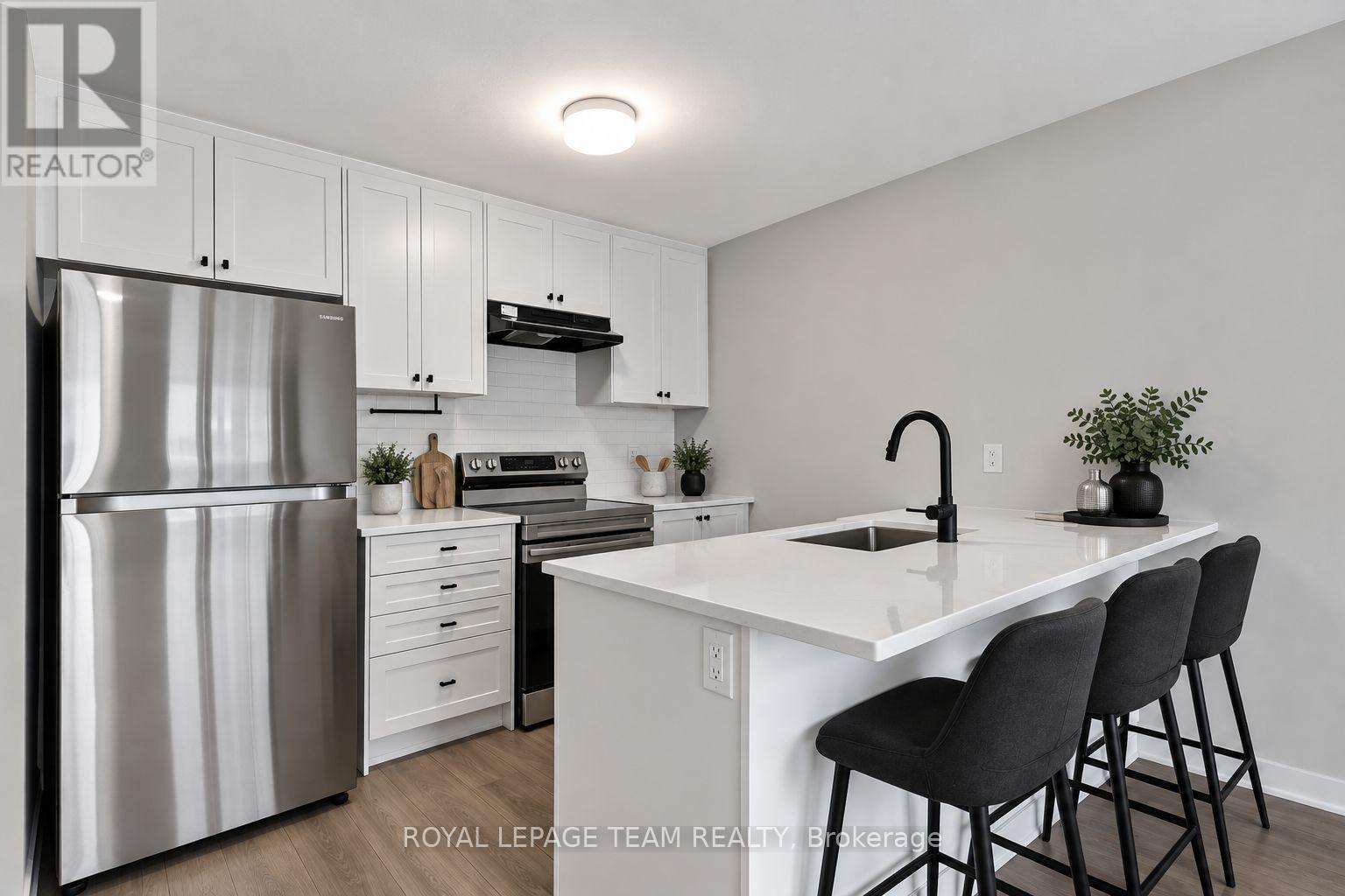 802 Parnian Private Property Photo 13