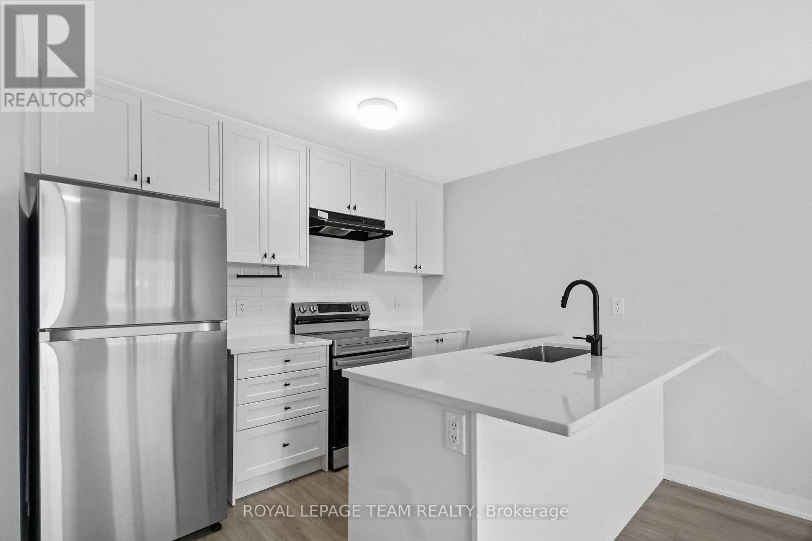 802 Parnian Private Property Photo 14