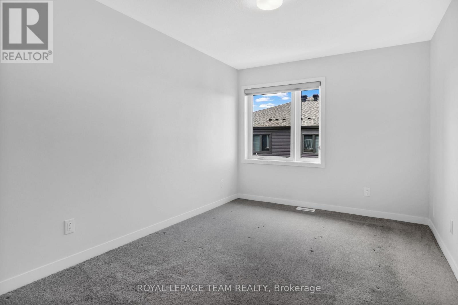802 Parnian Private Property Photo 18