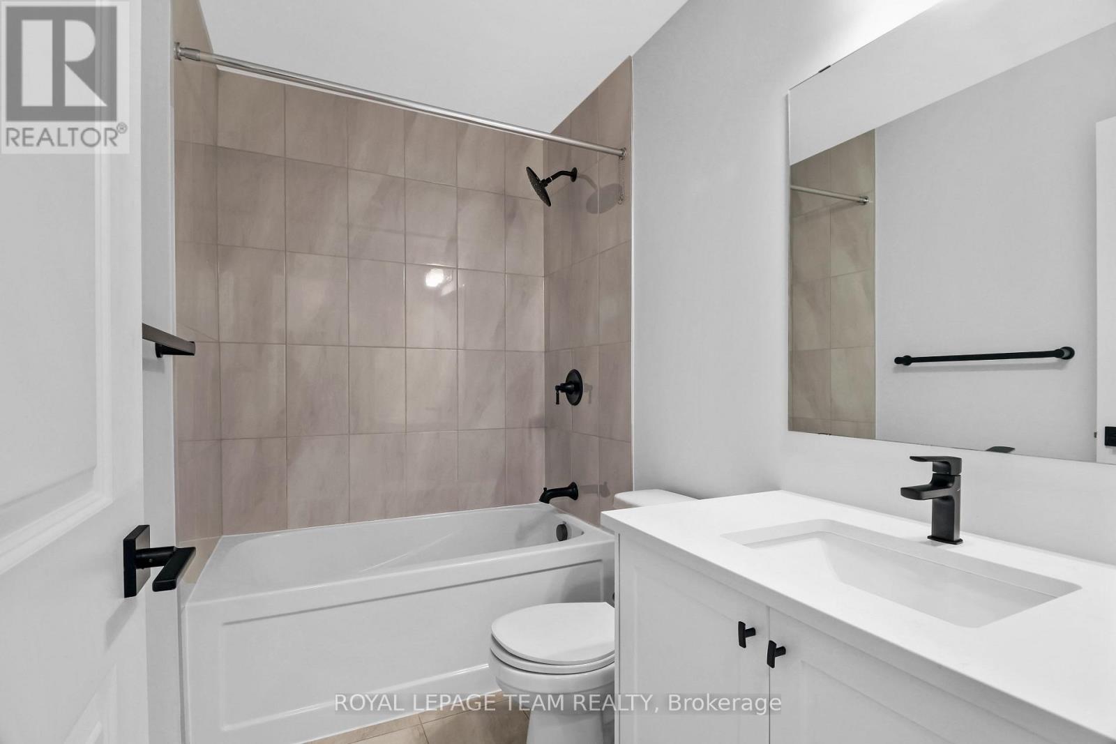 802 Parnian Private Property Photo 28