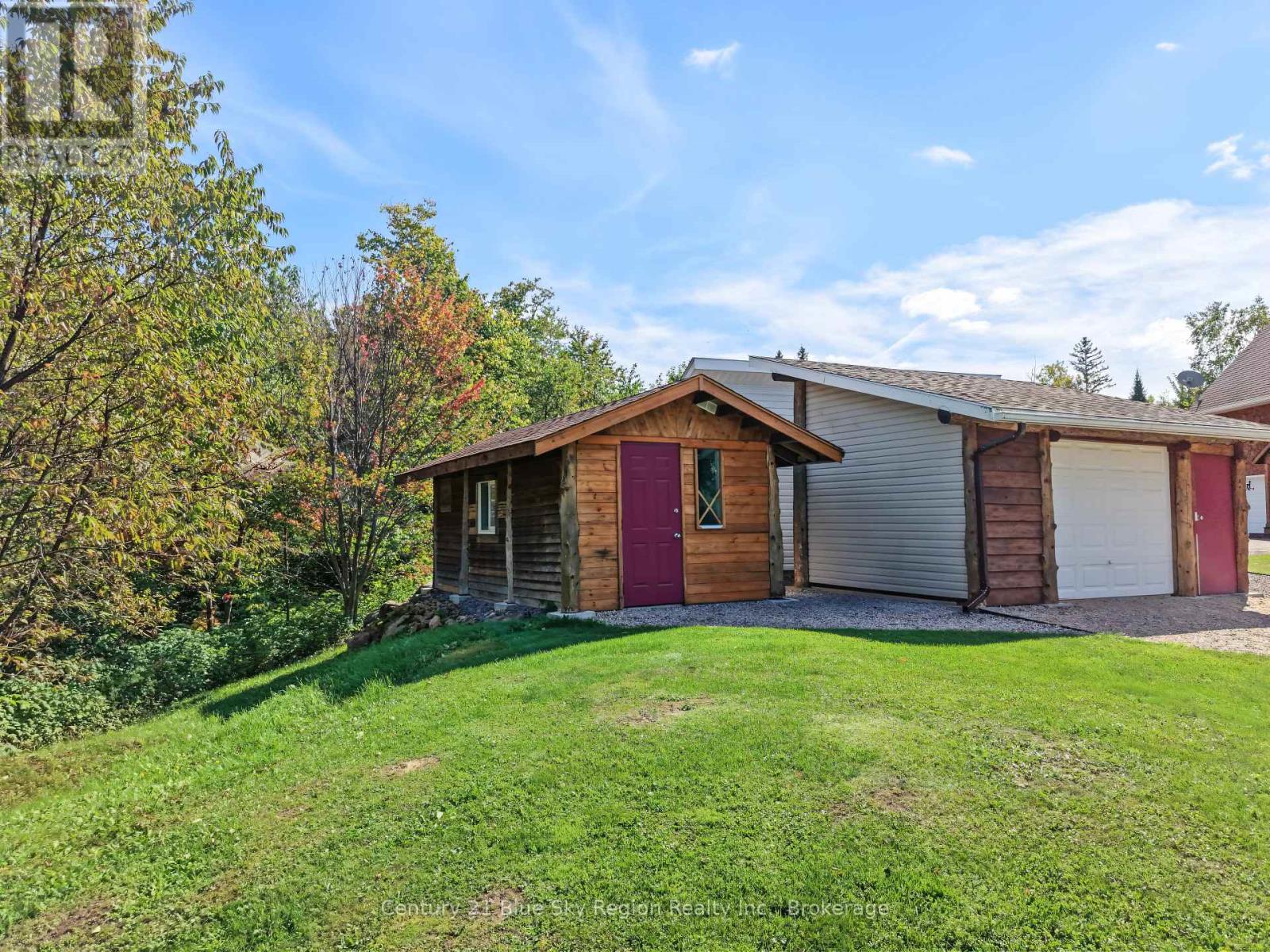 76 Hanselman Line Property Photo 6