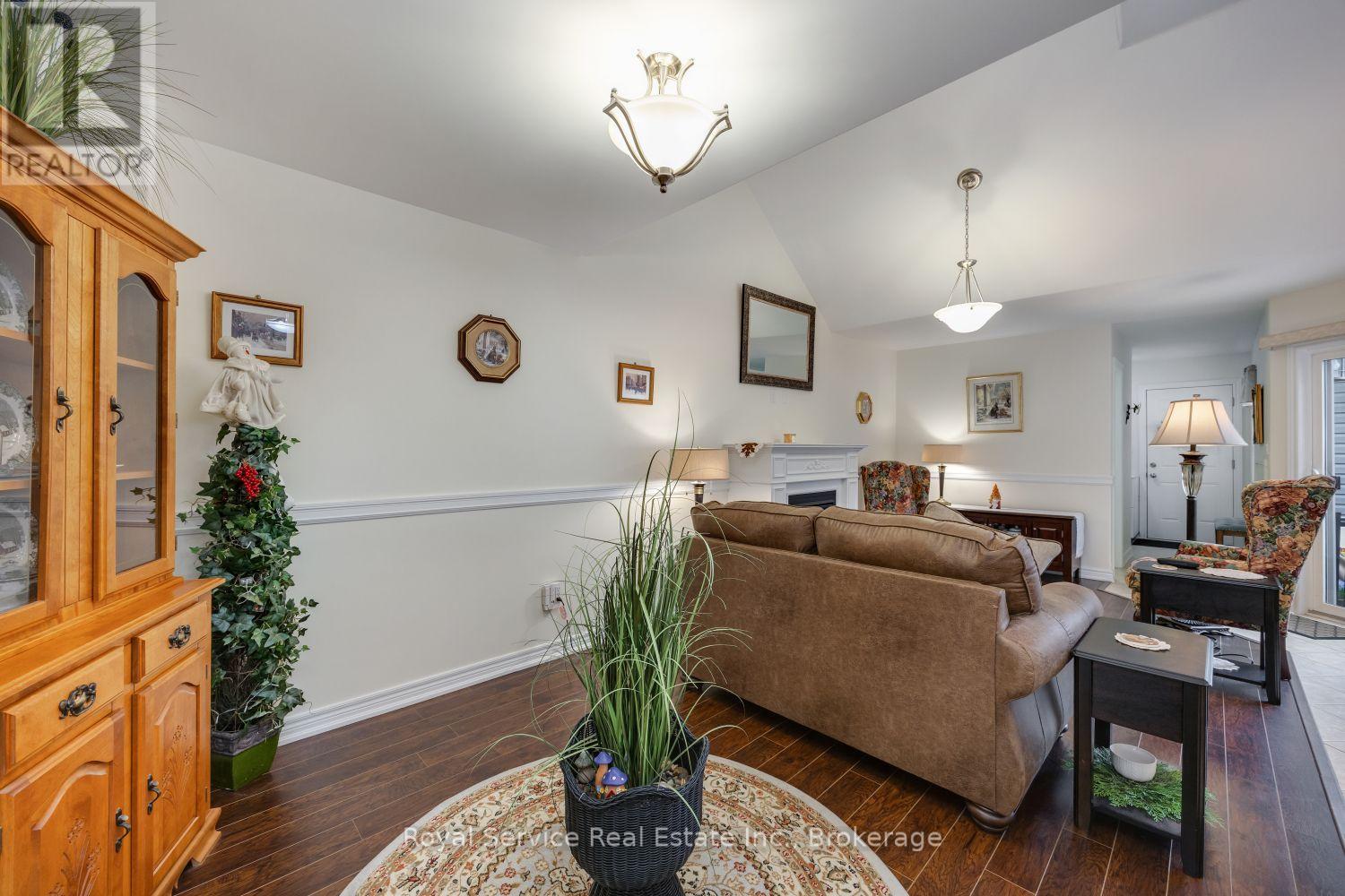 320 Strachan Street Property Photo 9