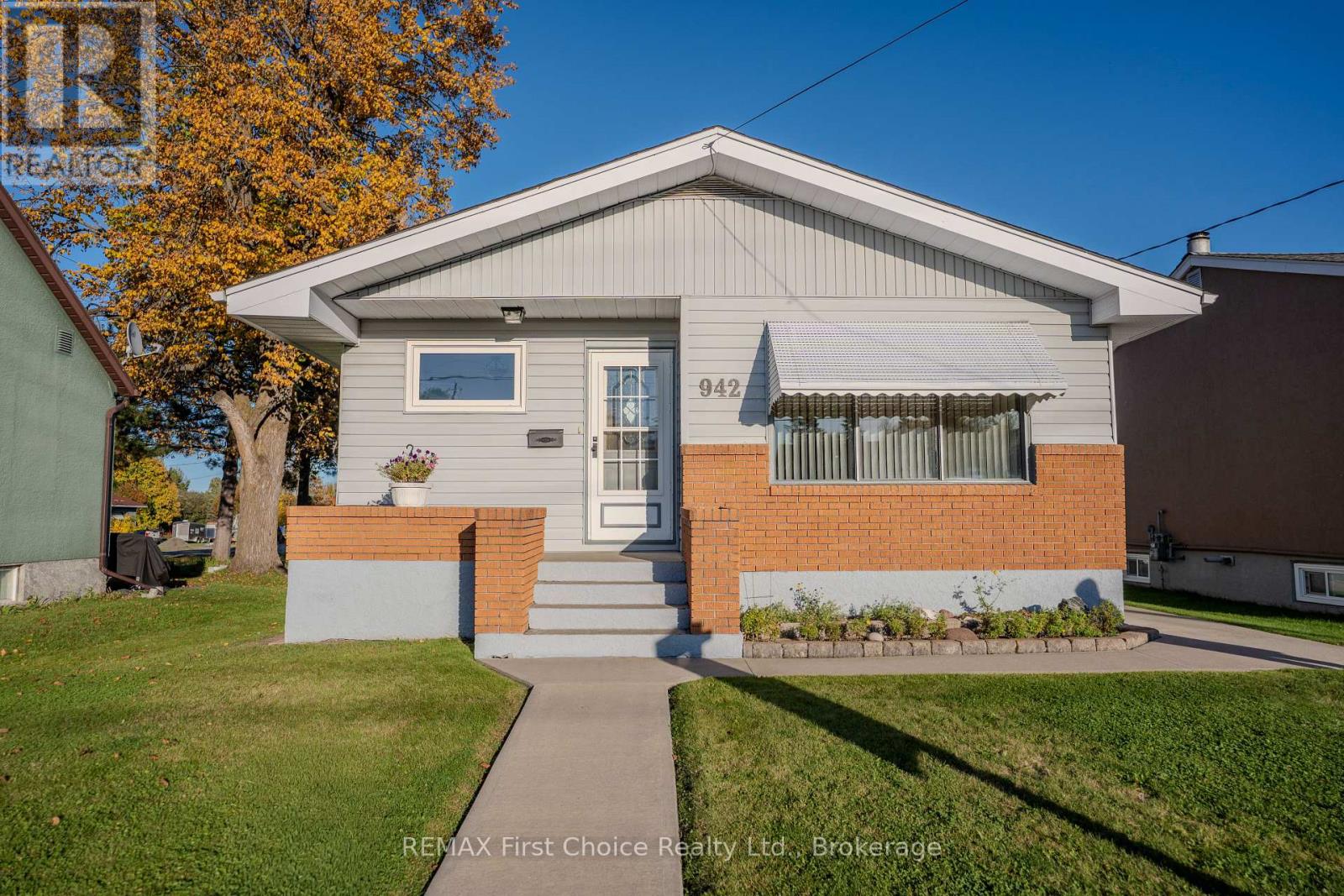 942 CROWE AVENUE Property Photo 1