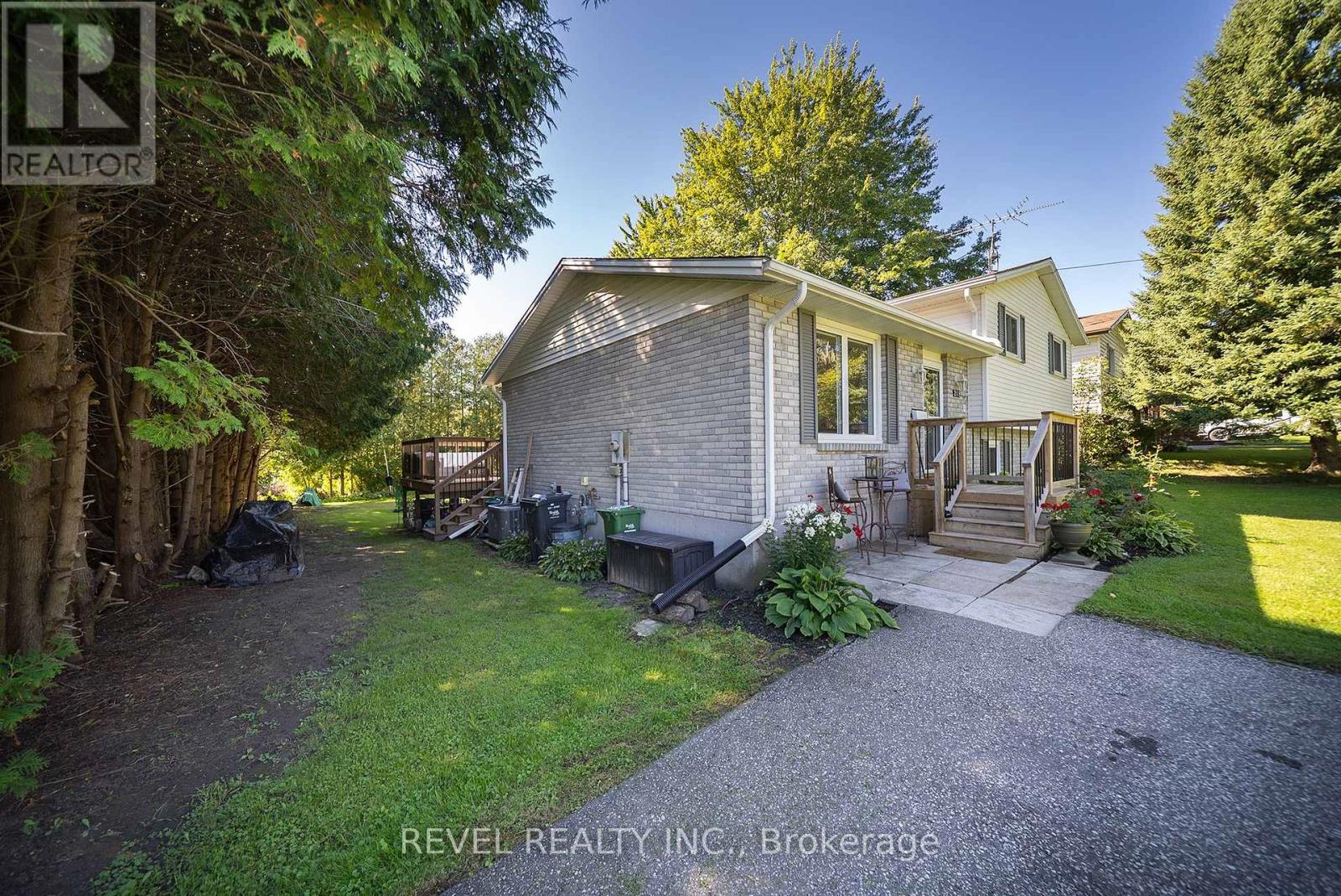218 Mechanic Street W Property Photo 2