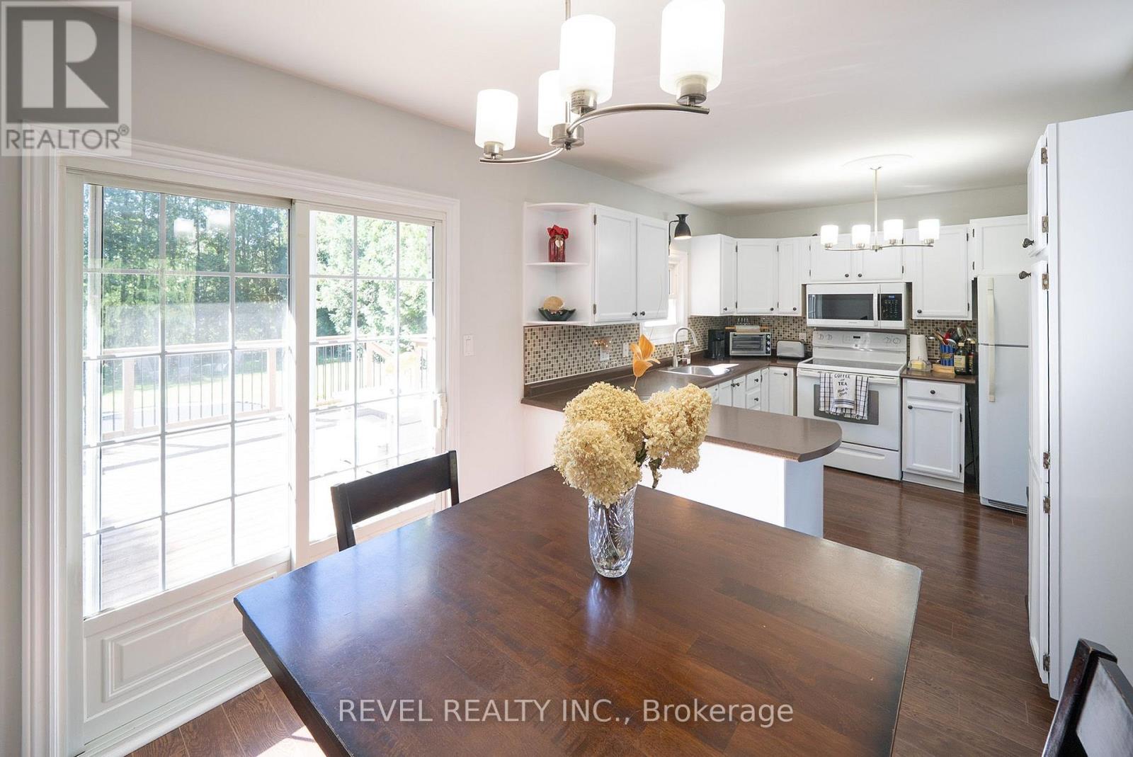 218 Mechanic Street W Property Photo 6