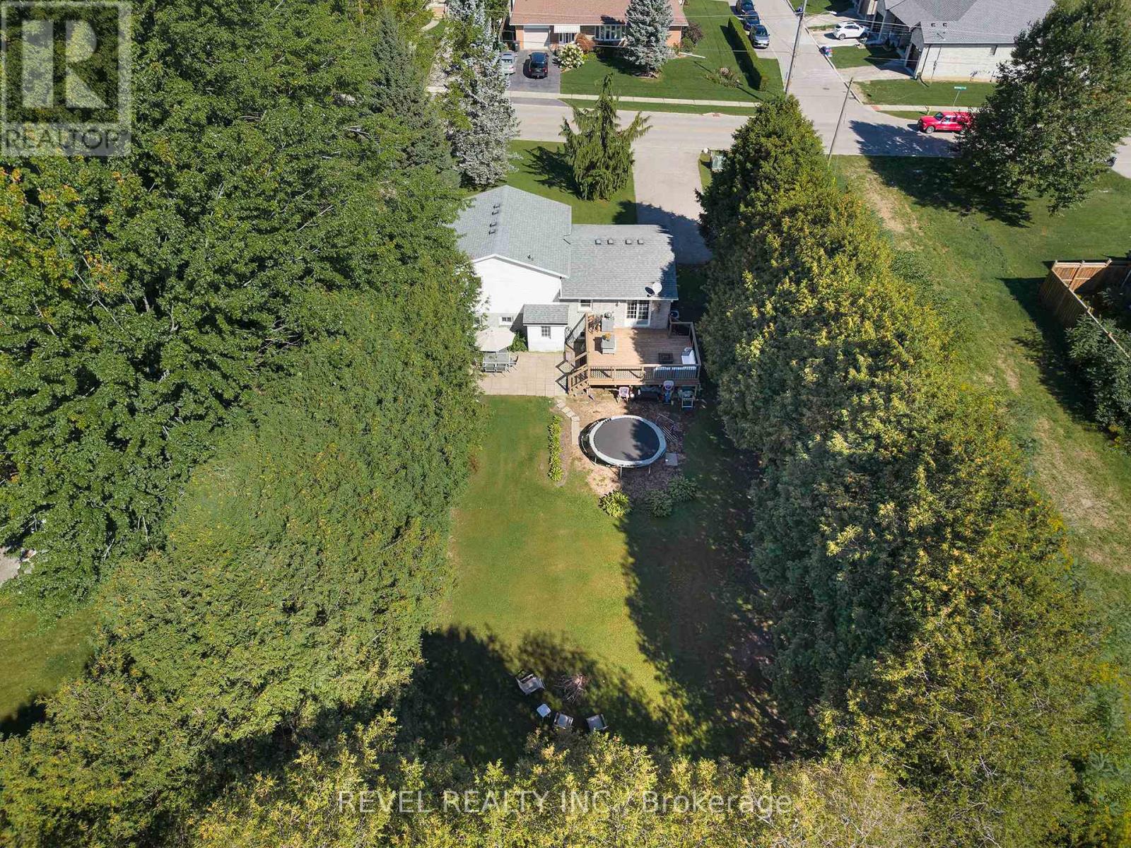218 Mechanic Street W Property Photo 28