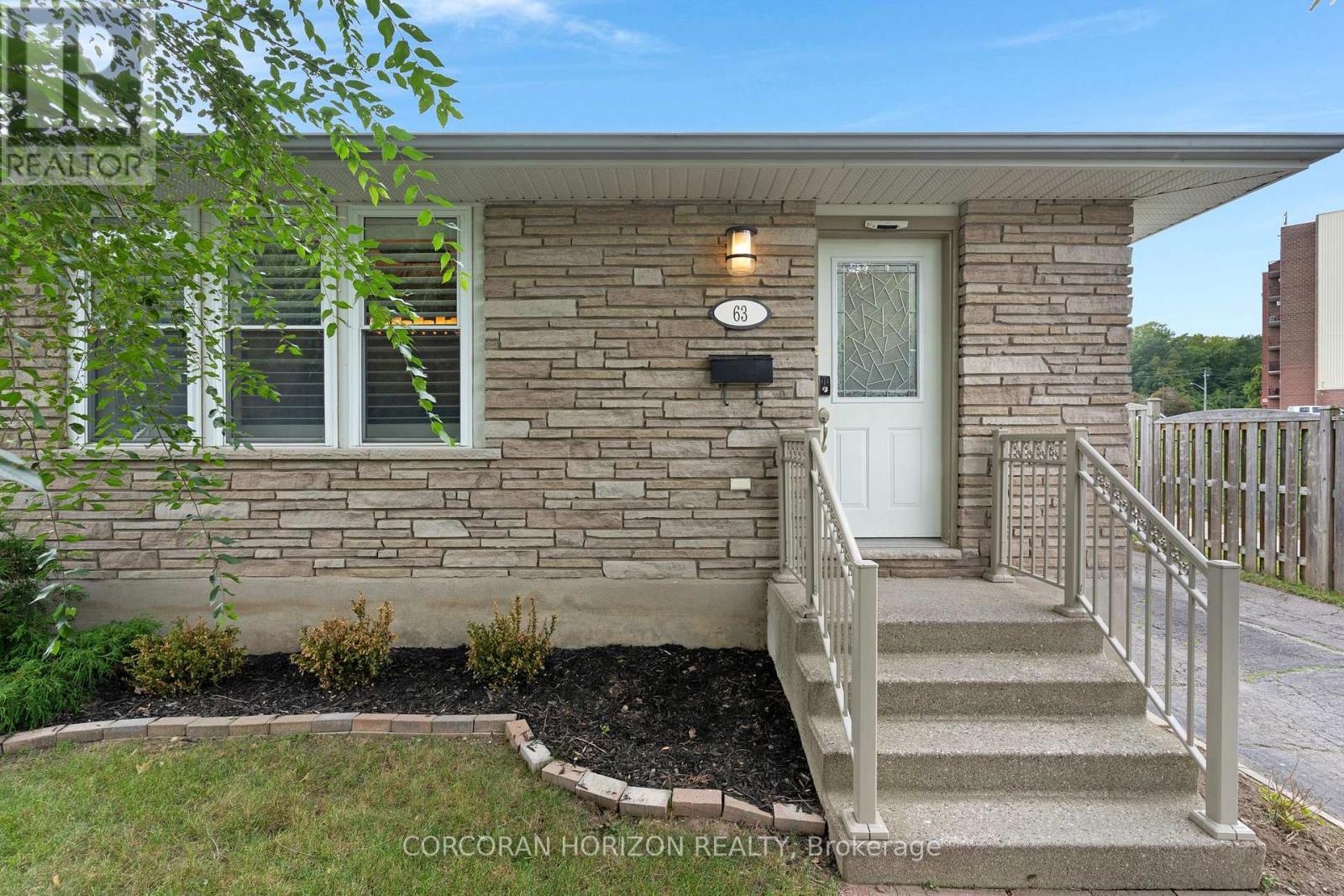 63 Cedarhill Crescent Property Photo 1
