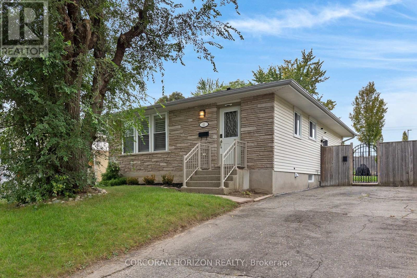 63 Cedarhill Crescent Property Photo 2