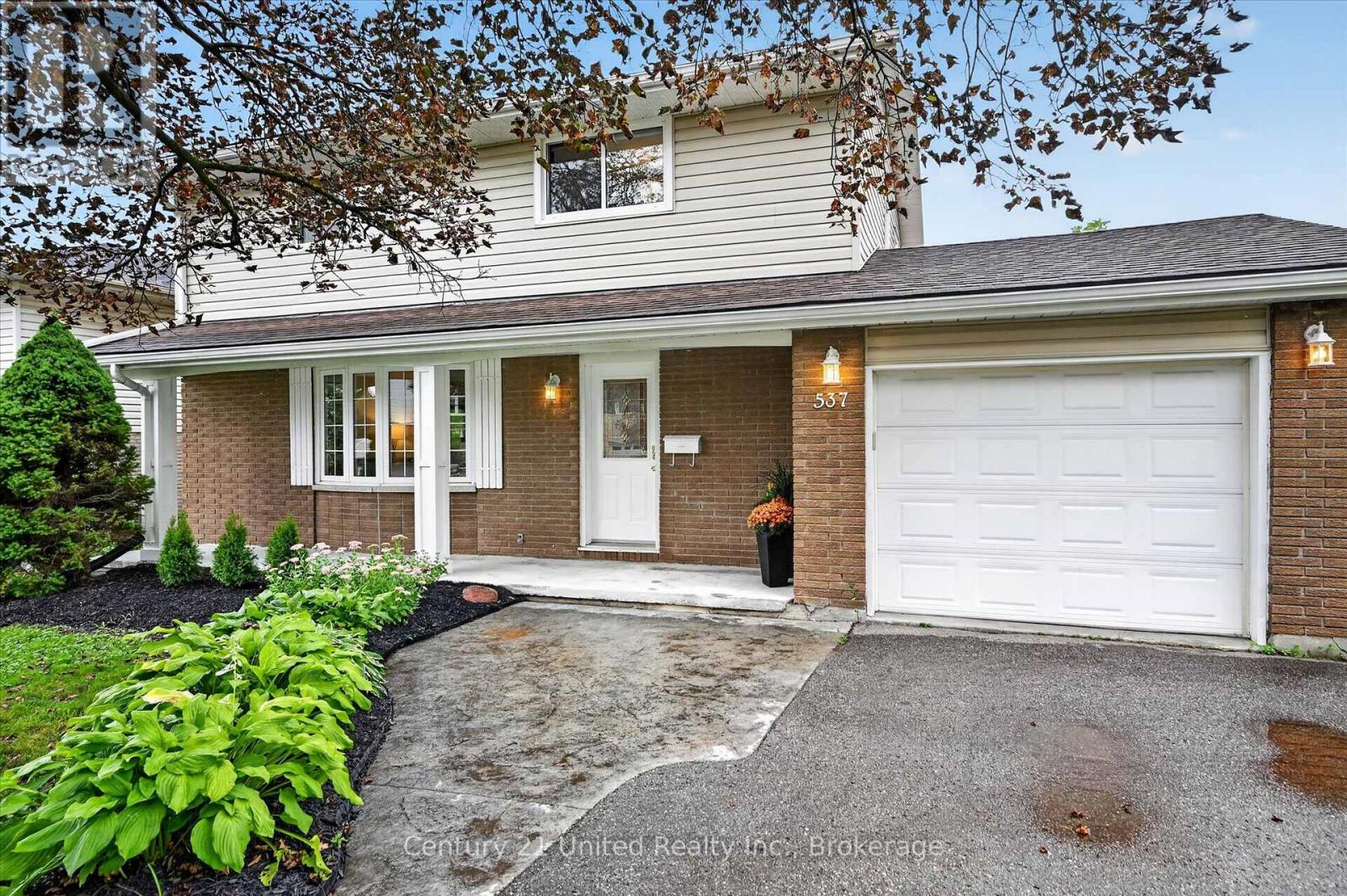 537 Montcalm Drive Property Photo 3