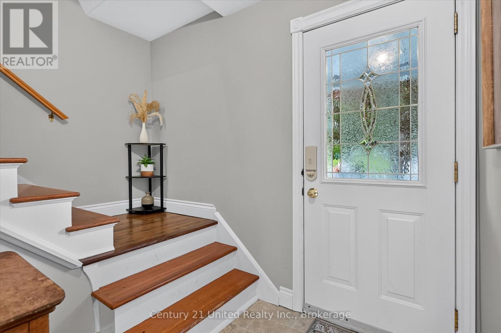 537 Montcalm Drive Property Photo 4