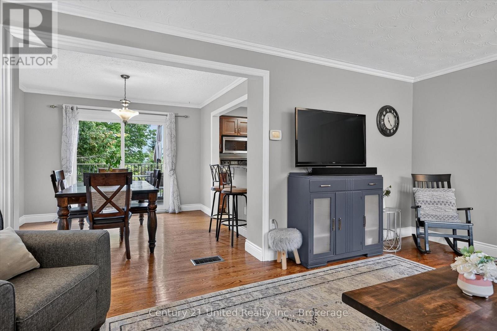 537 Montcalm Drive Property Photo 7