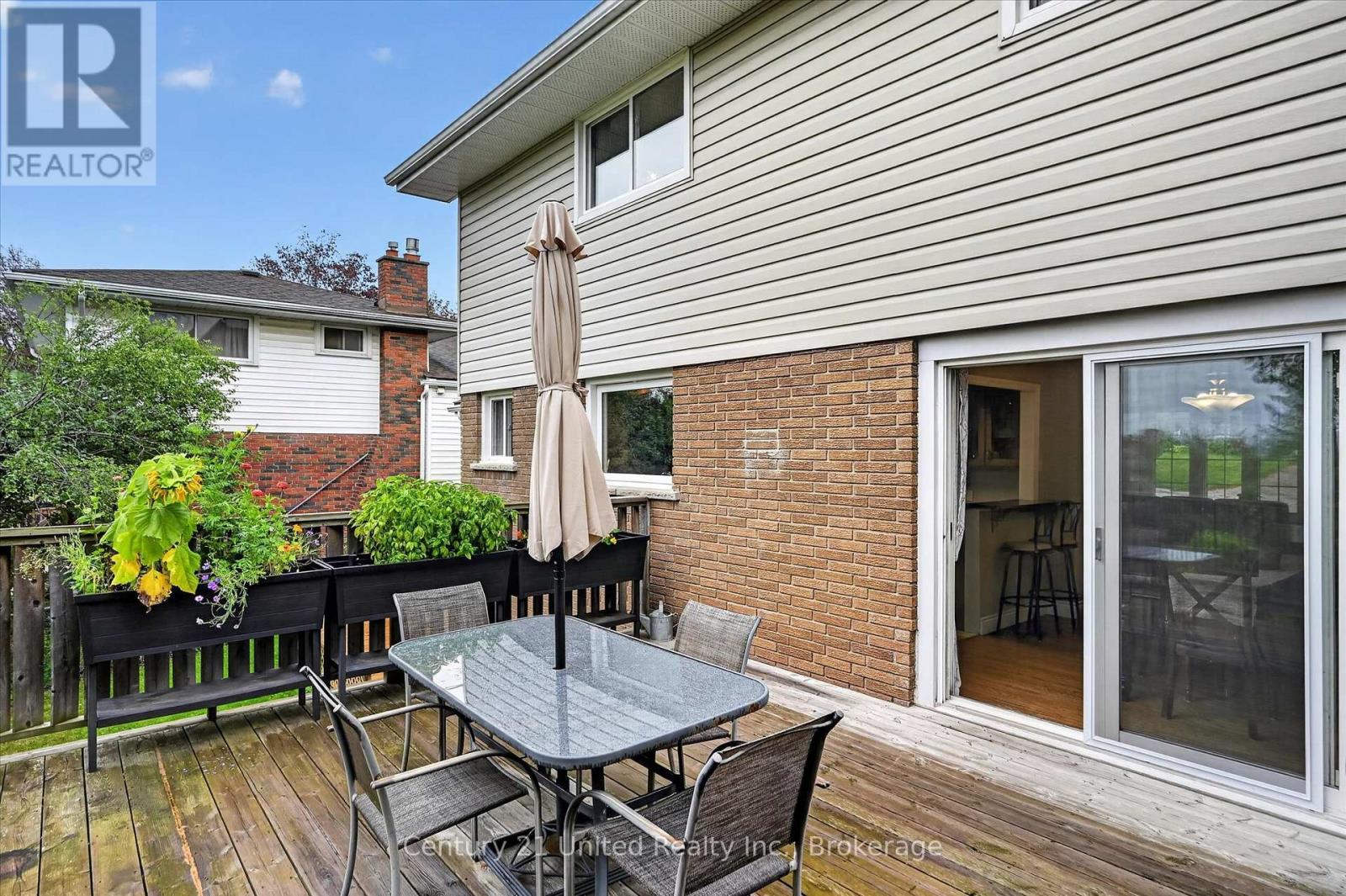 537 Montcalm Drive Property Photo 15