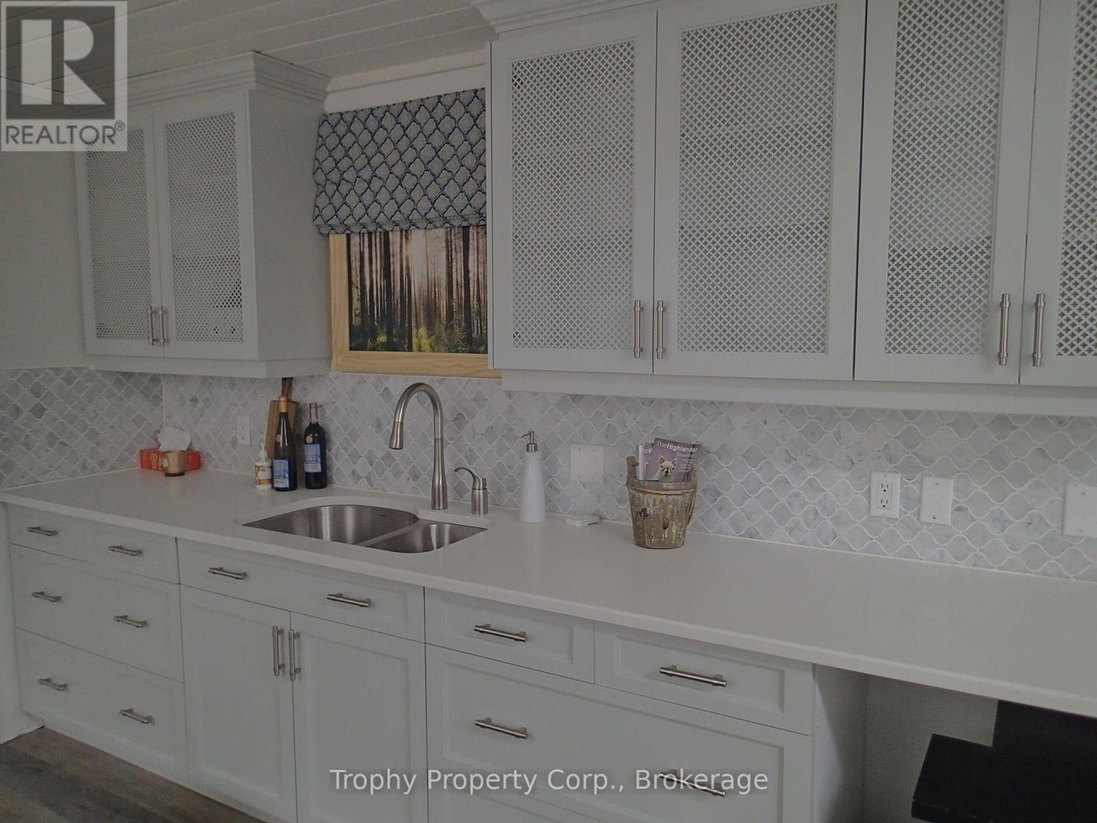 L101 - 235 Highland Street Property Photo 4