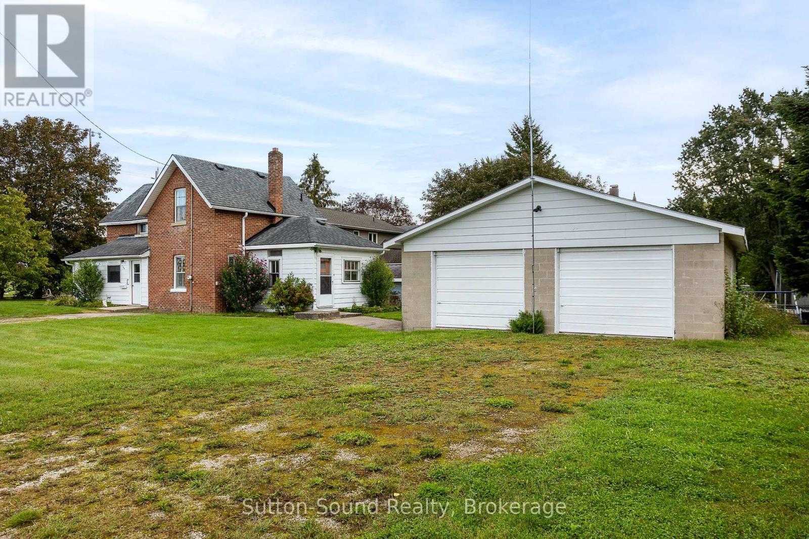 789 24th St West Street W Property Photo 5