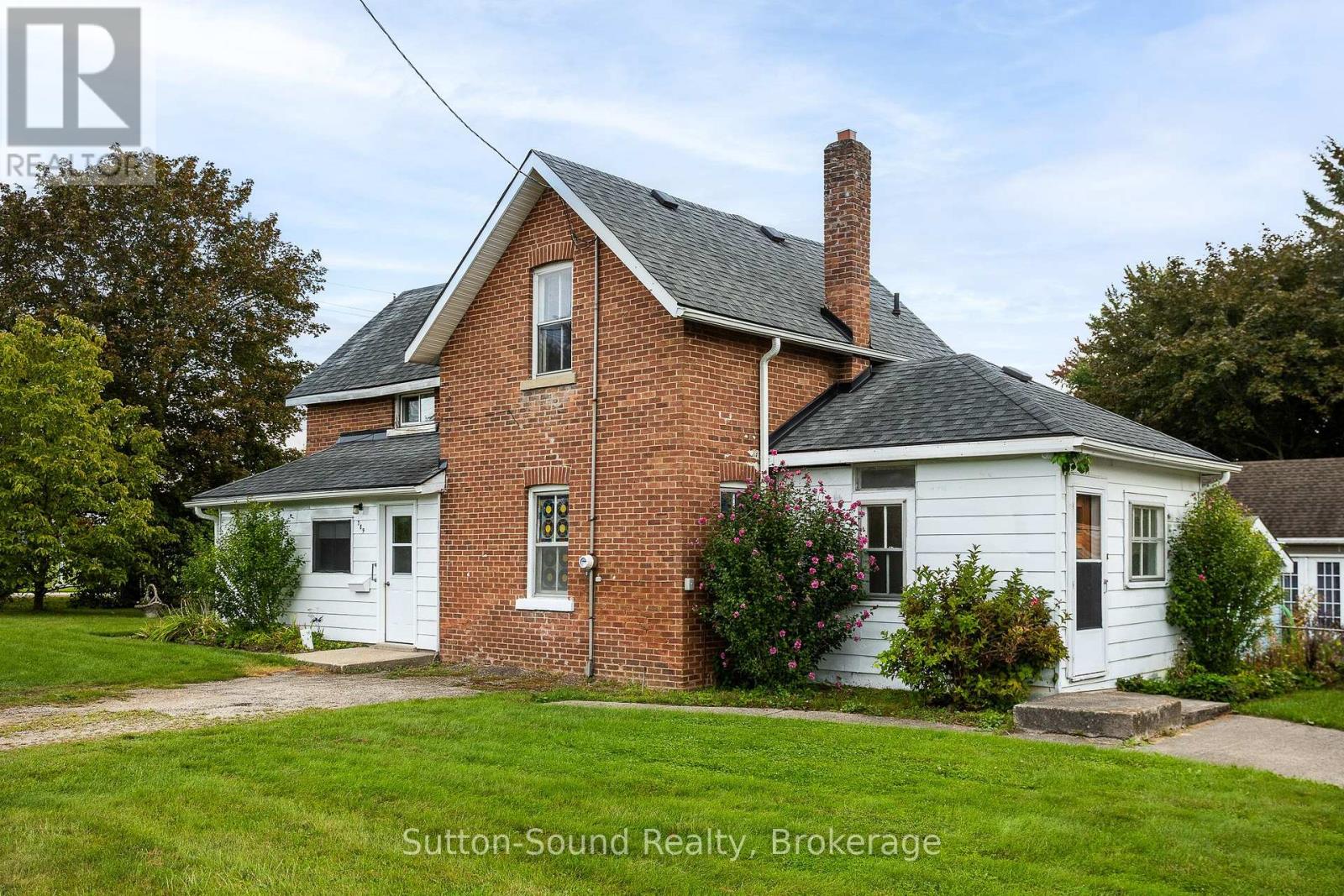 789 24th St West Street W Property Photo 6