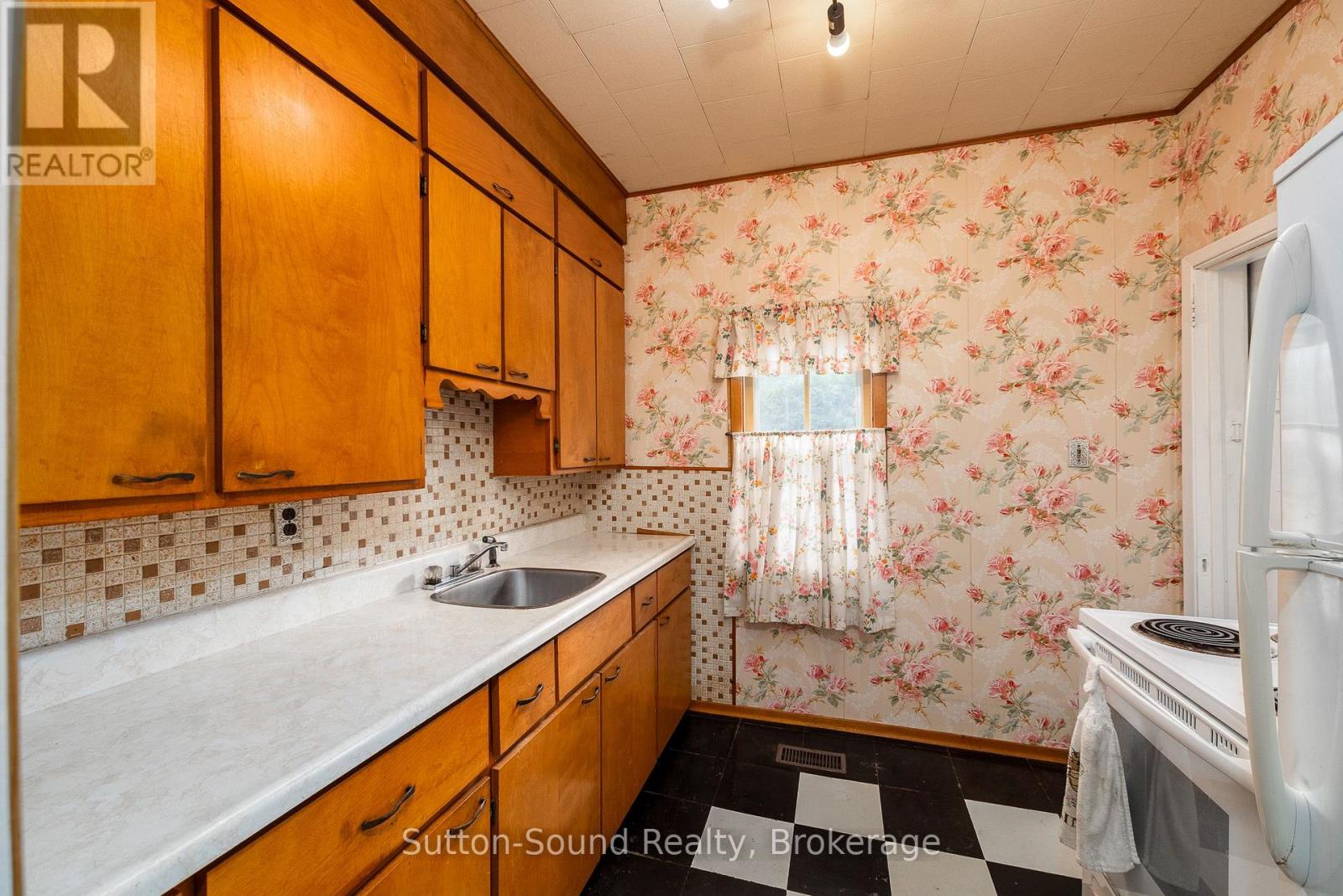 789 24th St West Street W Property Photo 14