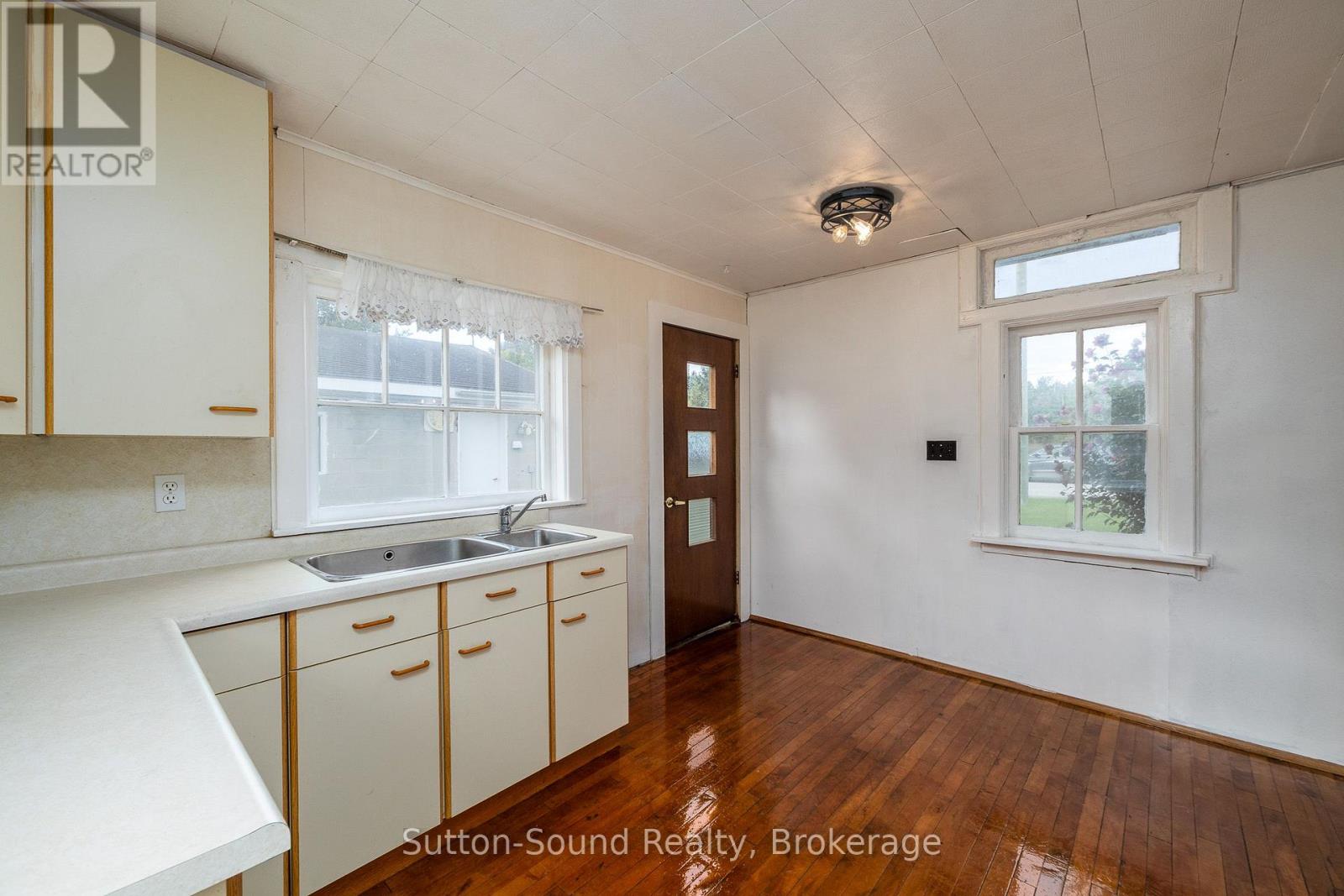 789 24th St West Street W Property Photo 20