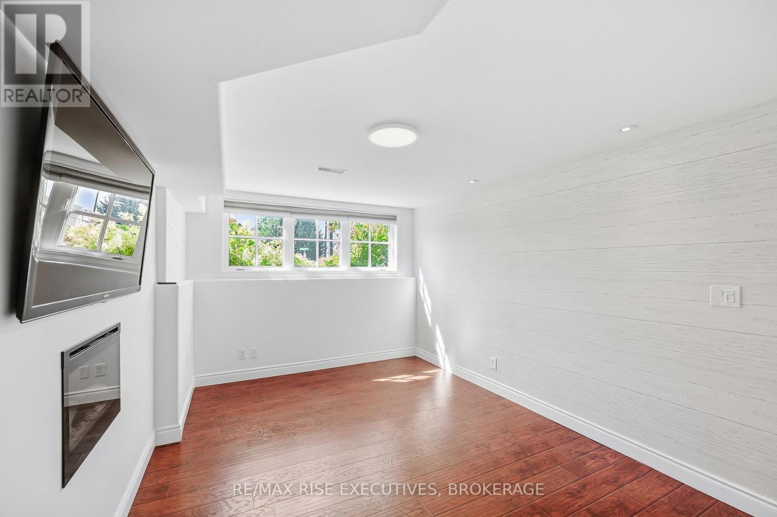 1500 Crimson Crescent Property Photo 32